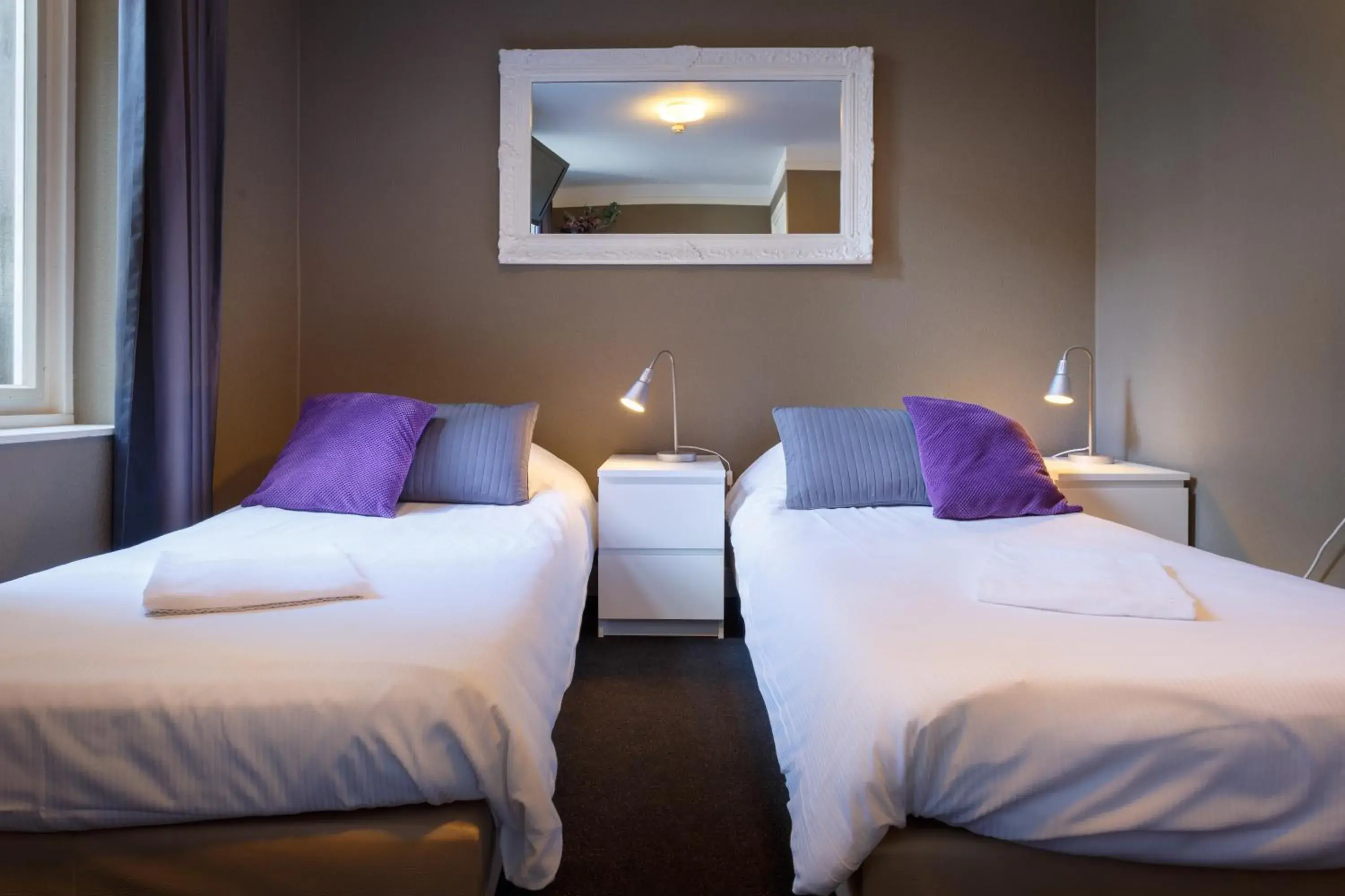 Twin Room with Private Bathroom in Hotel Santa Maria Twin Room with Private Bathroom in Hotel Santa Maria