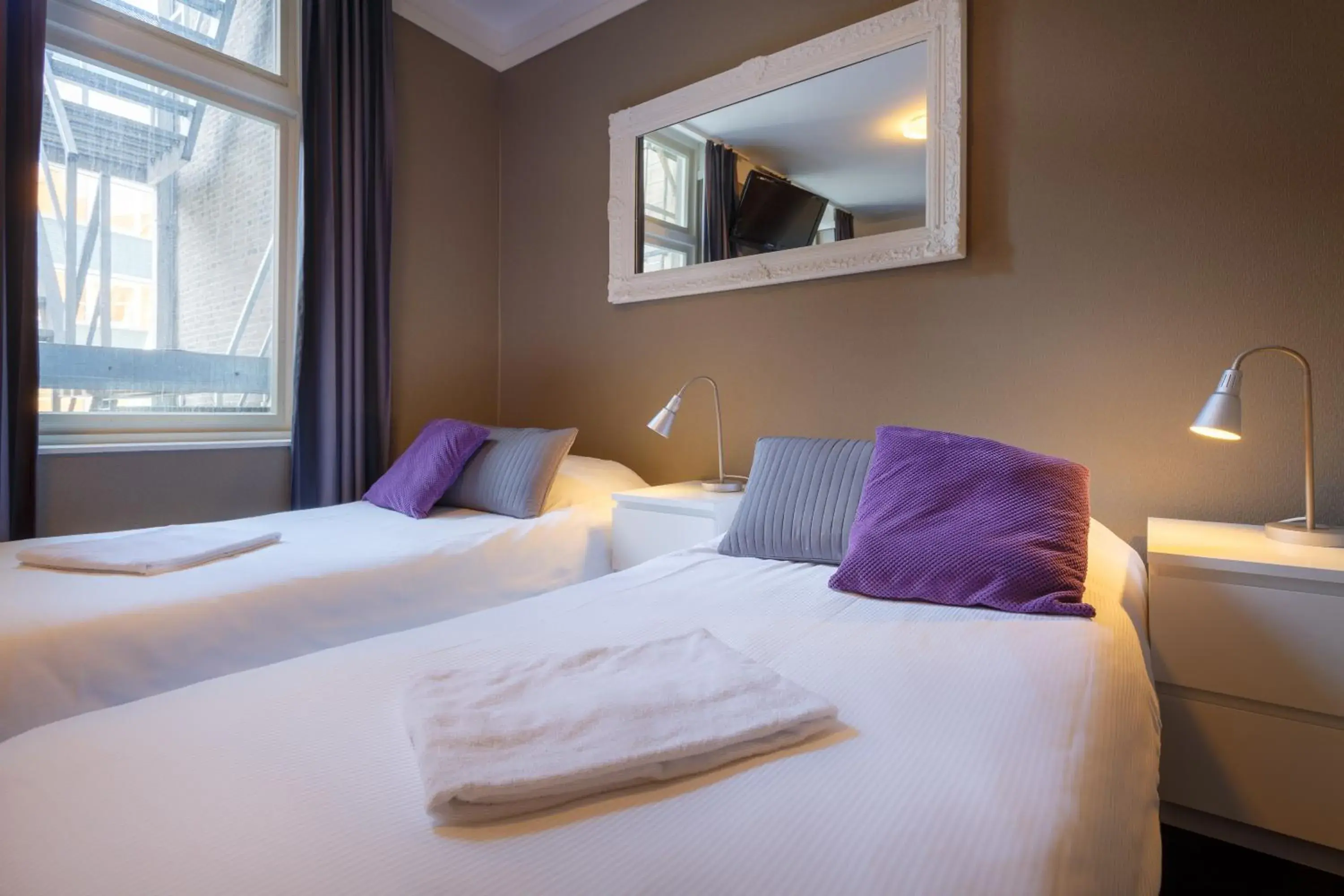 Budget Twin Room with Shared Bathroom in Hotel Santa Maria Budget Twin Room with Shared Bathroom in Hotel Santa Maria