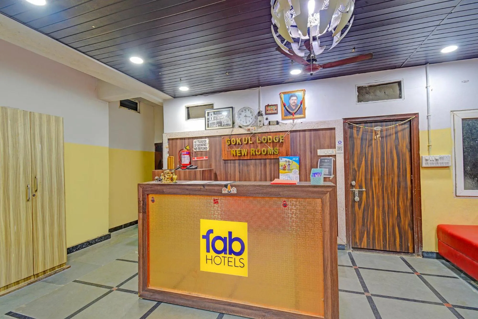 Lobby or reception in FabHotel Mohith Gokul