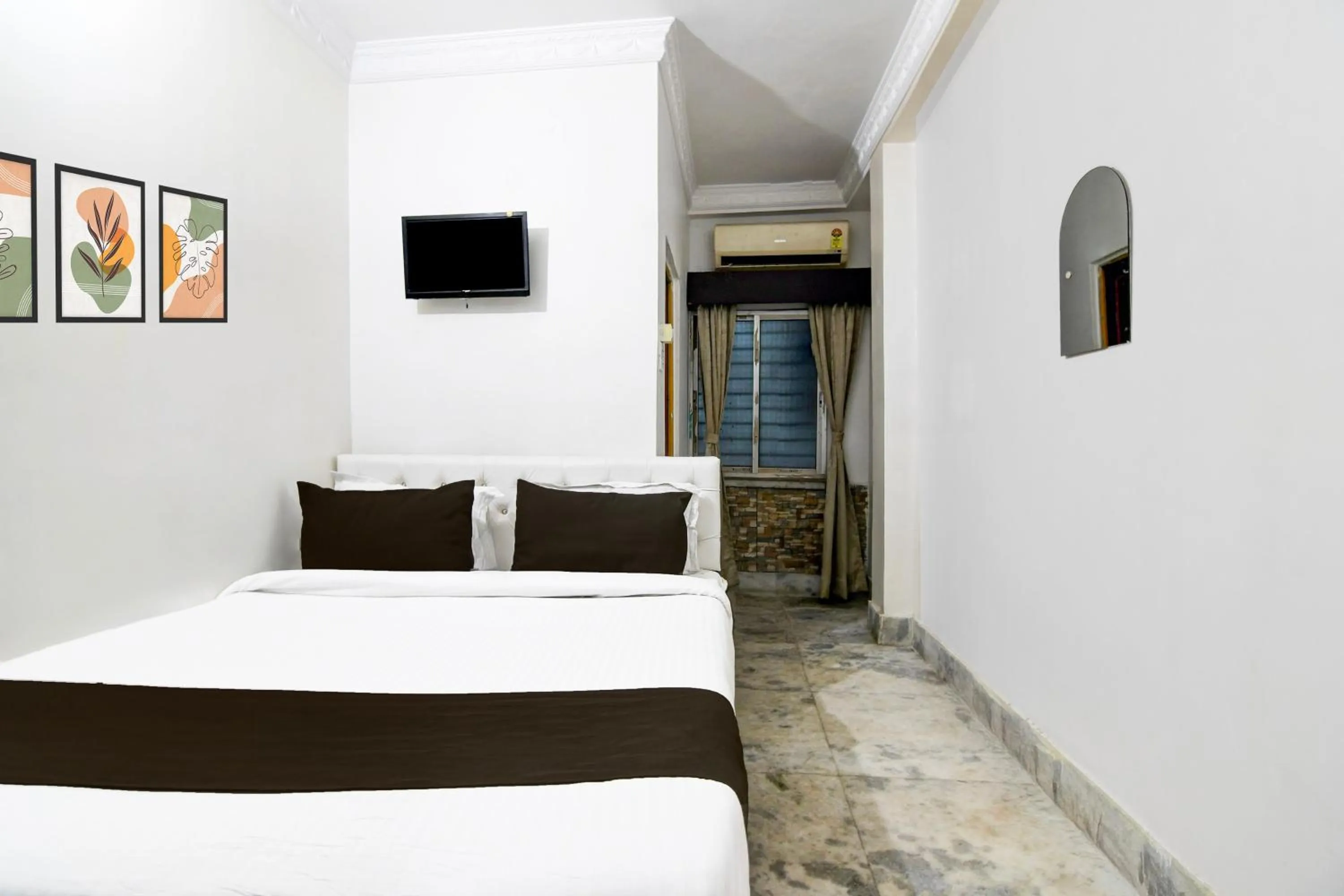 Bedroom in Super Hotel Continental Restuarant & Cafe