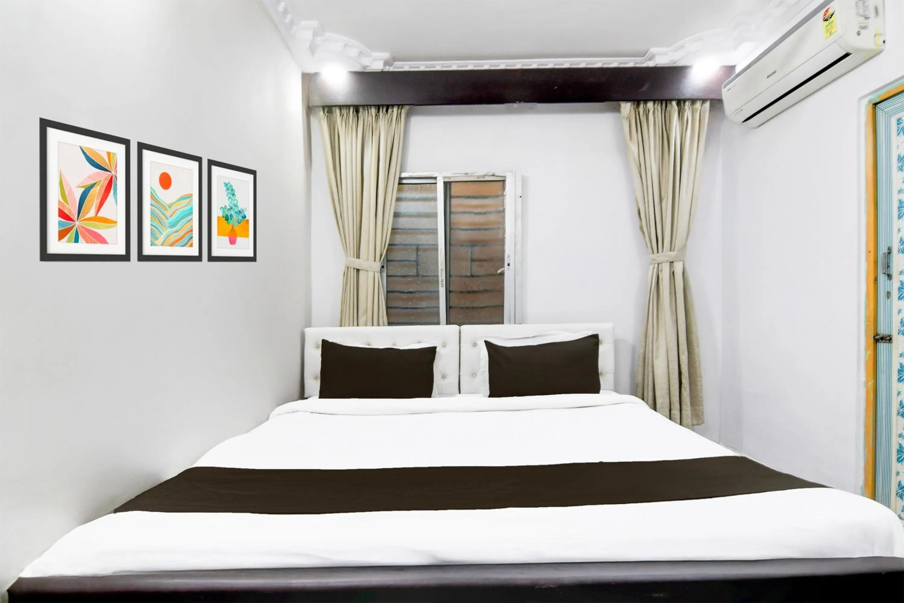 Bedroom in Super Hotel Continental Restuarant & Cafe