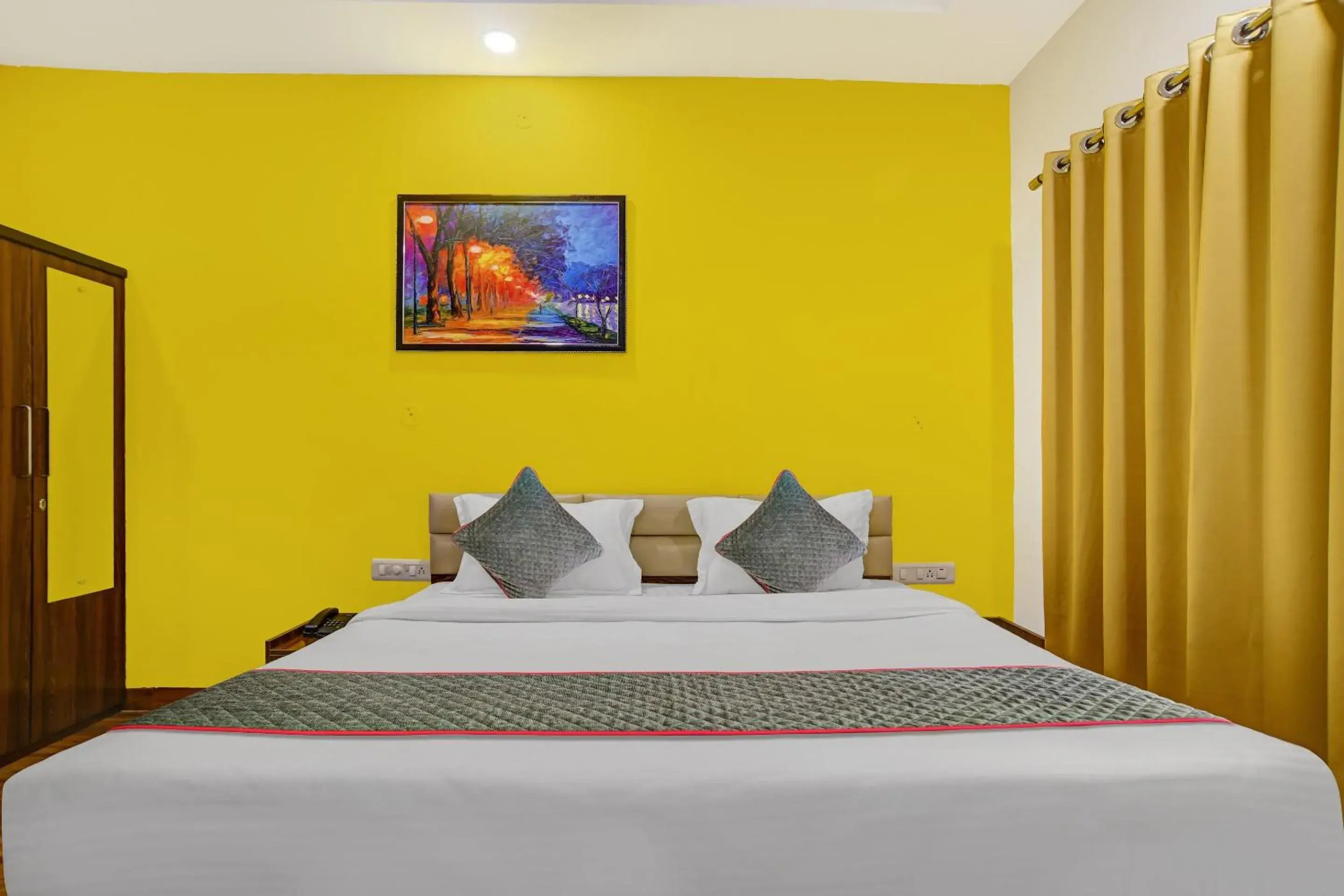 Bedroom, Bed in Super Townhouse Pine Tree Bedroom, Bed in Super Townhouse Pine Tree