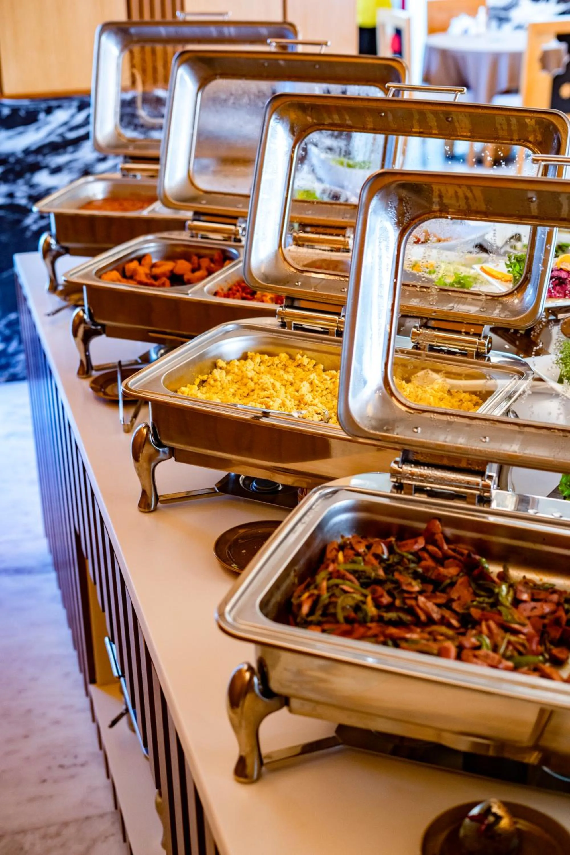 Restaurant/places to eat in Luxe Grand Hotel Apartments