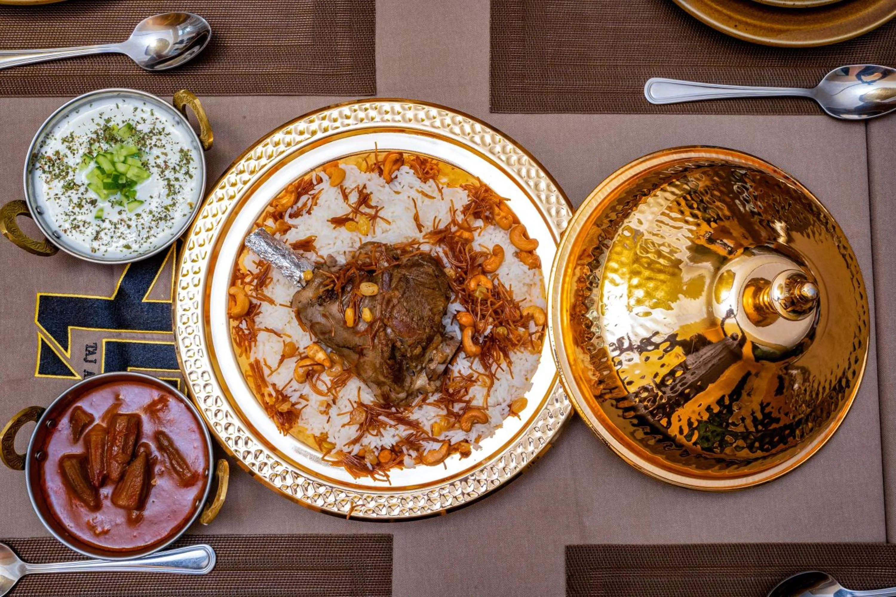 Restaurant/places to eat in Luxe Grand Hotel Apartments