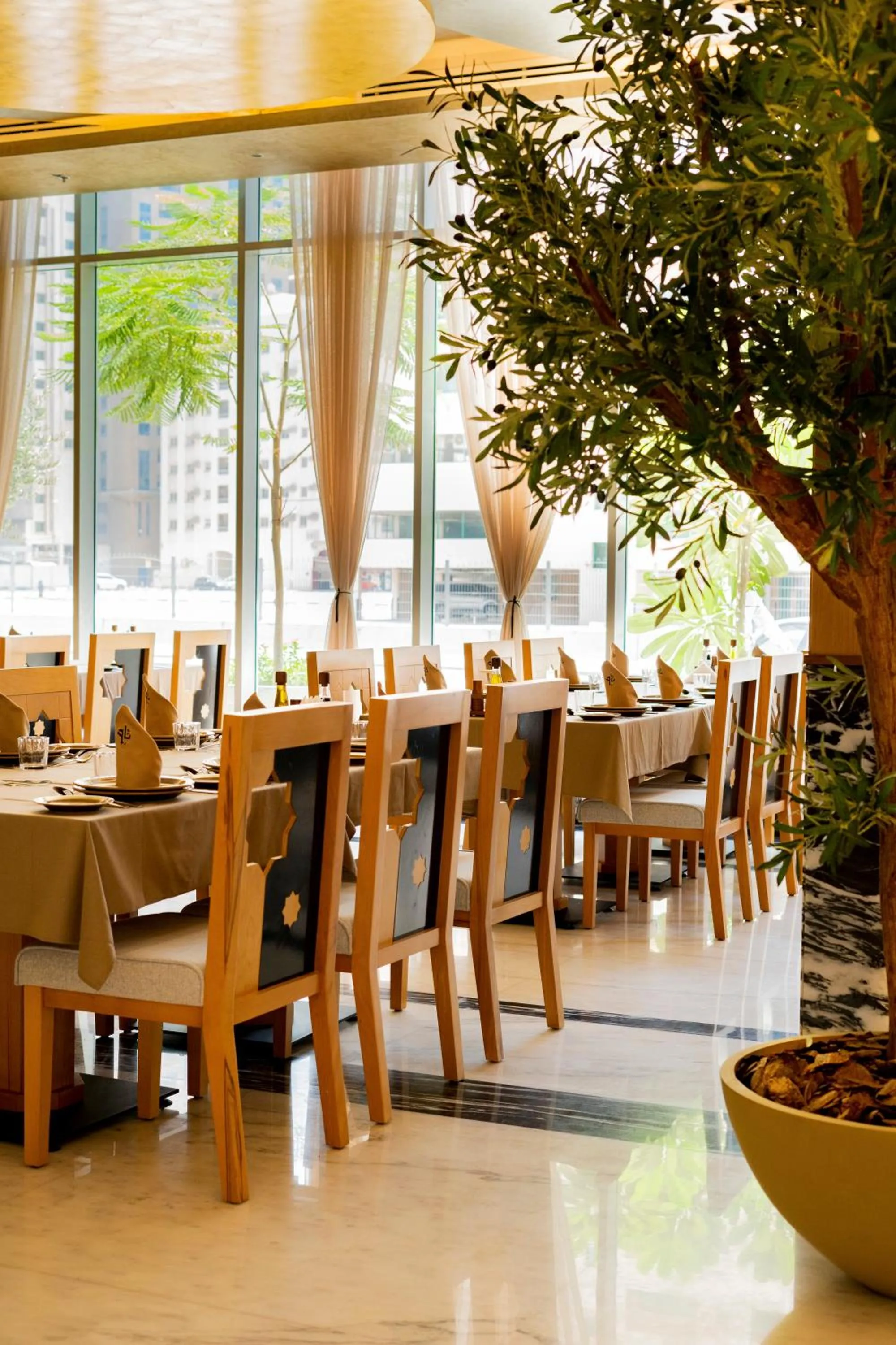 Restaurant/places to eat in Luxe Grand Hotel Apartments