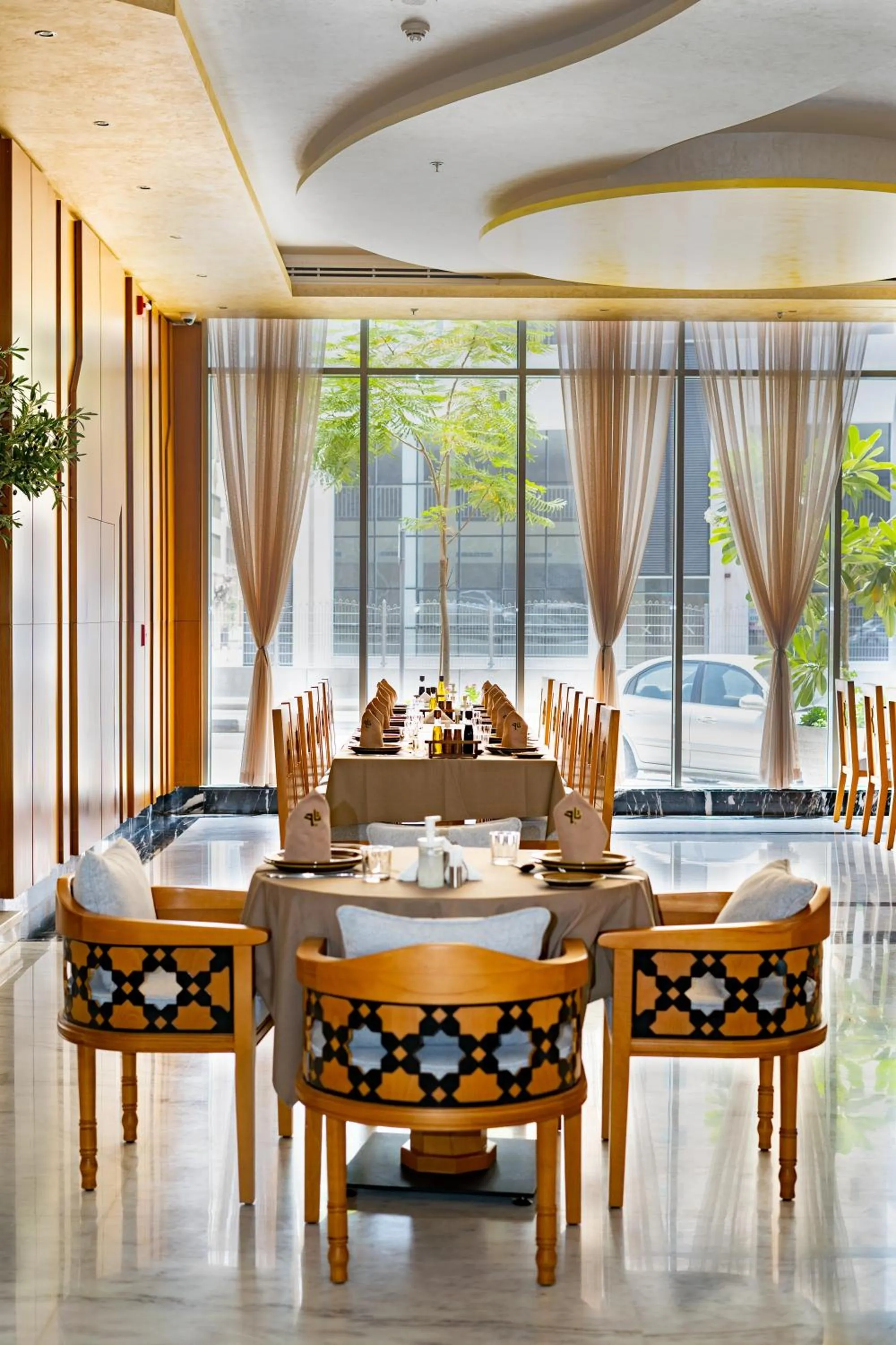 Restaurant/places to eat in Luxe Grand Hotel Apartments