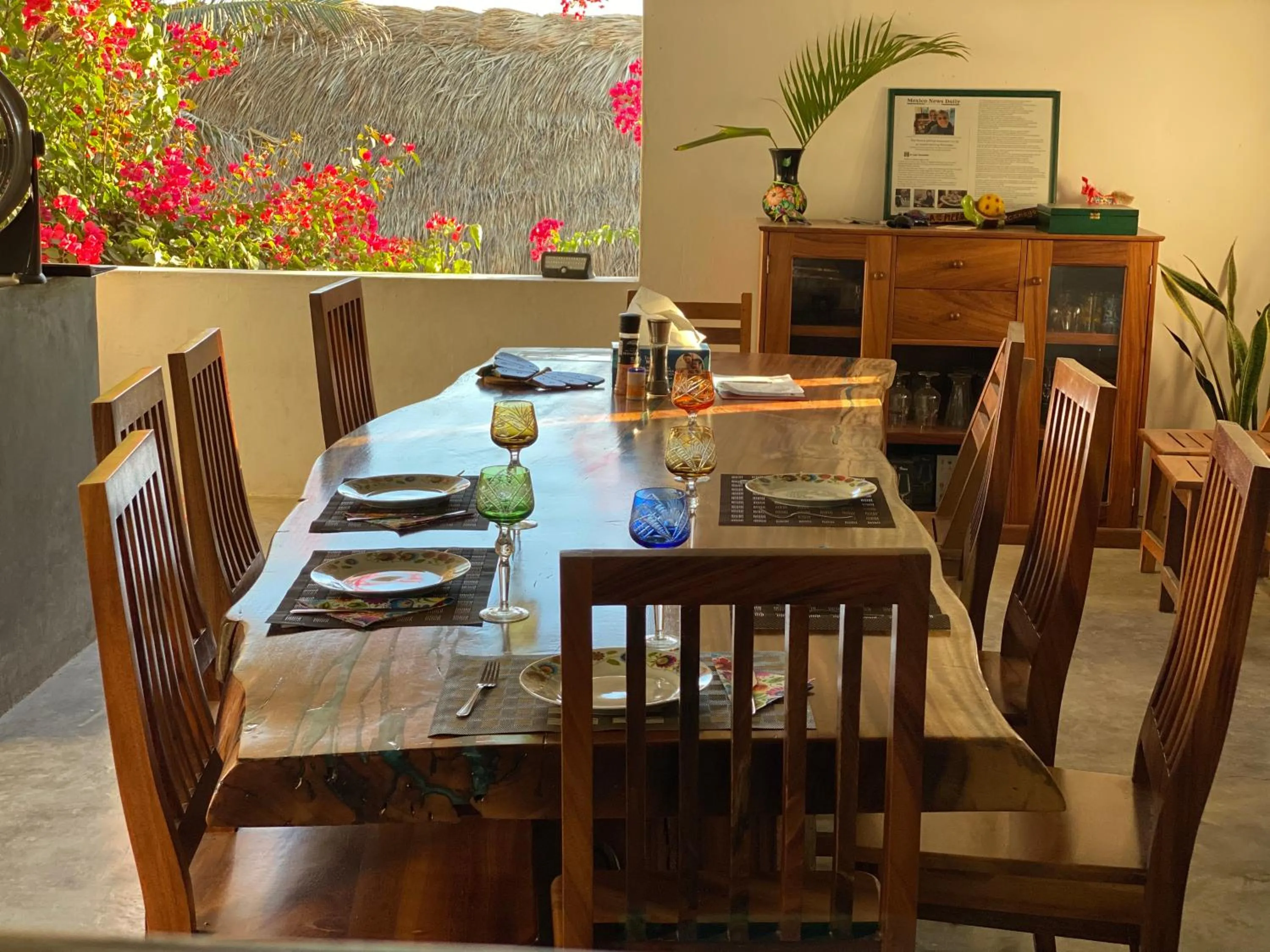 Restaurant/places to eat in Beachfront Paradise Boutique Hotel