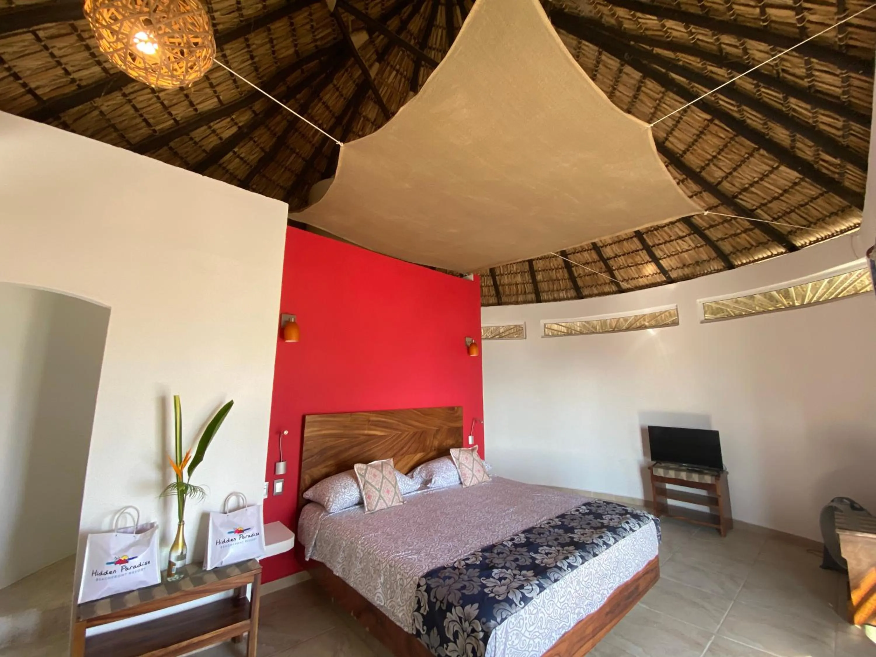 Photo of the whole room, Bed in Beachfront Paradise Boutique Hotel