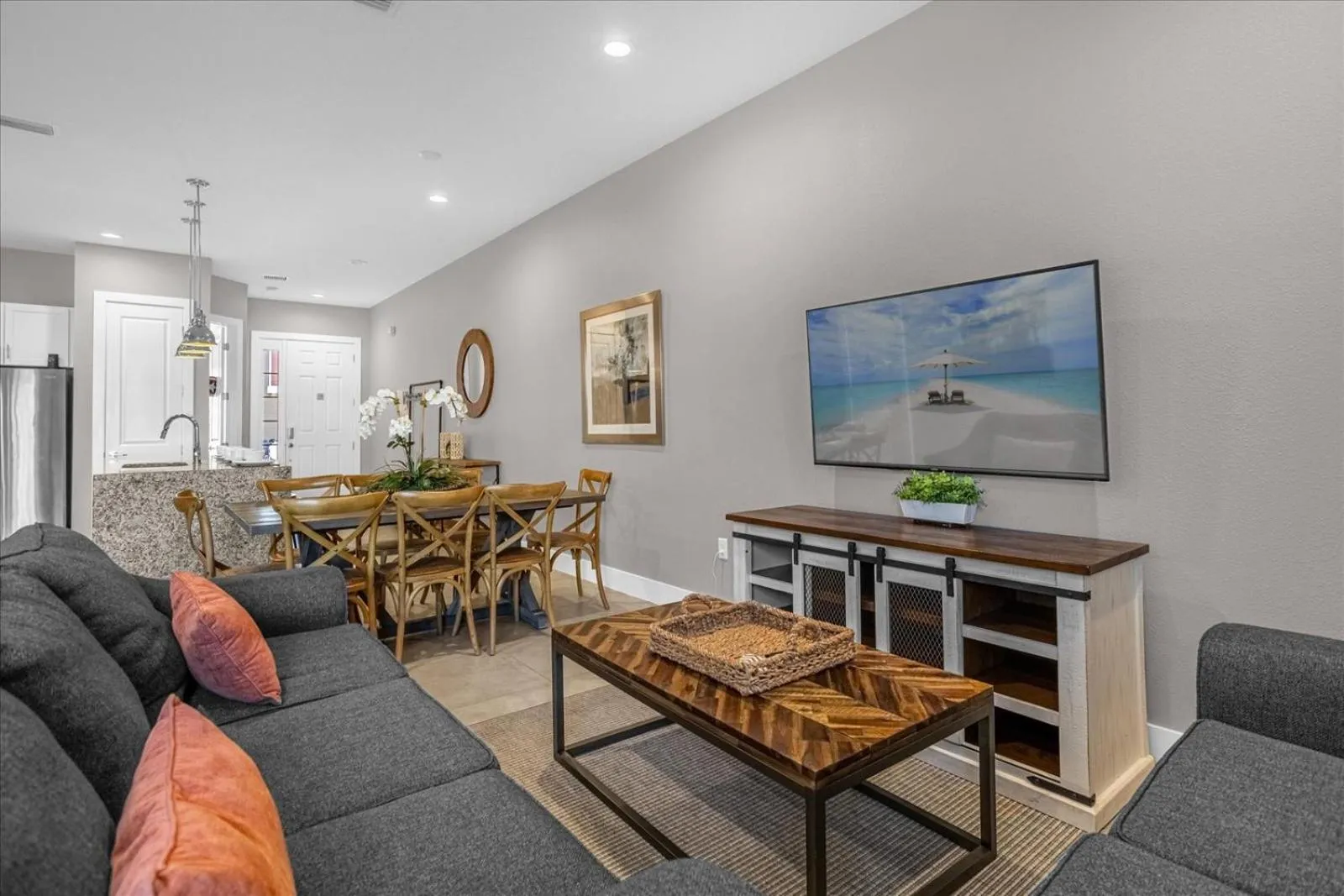 Living room in Magical Vacation Home 3 min from Disney