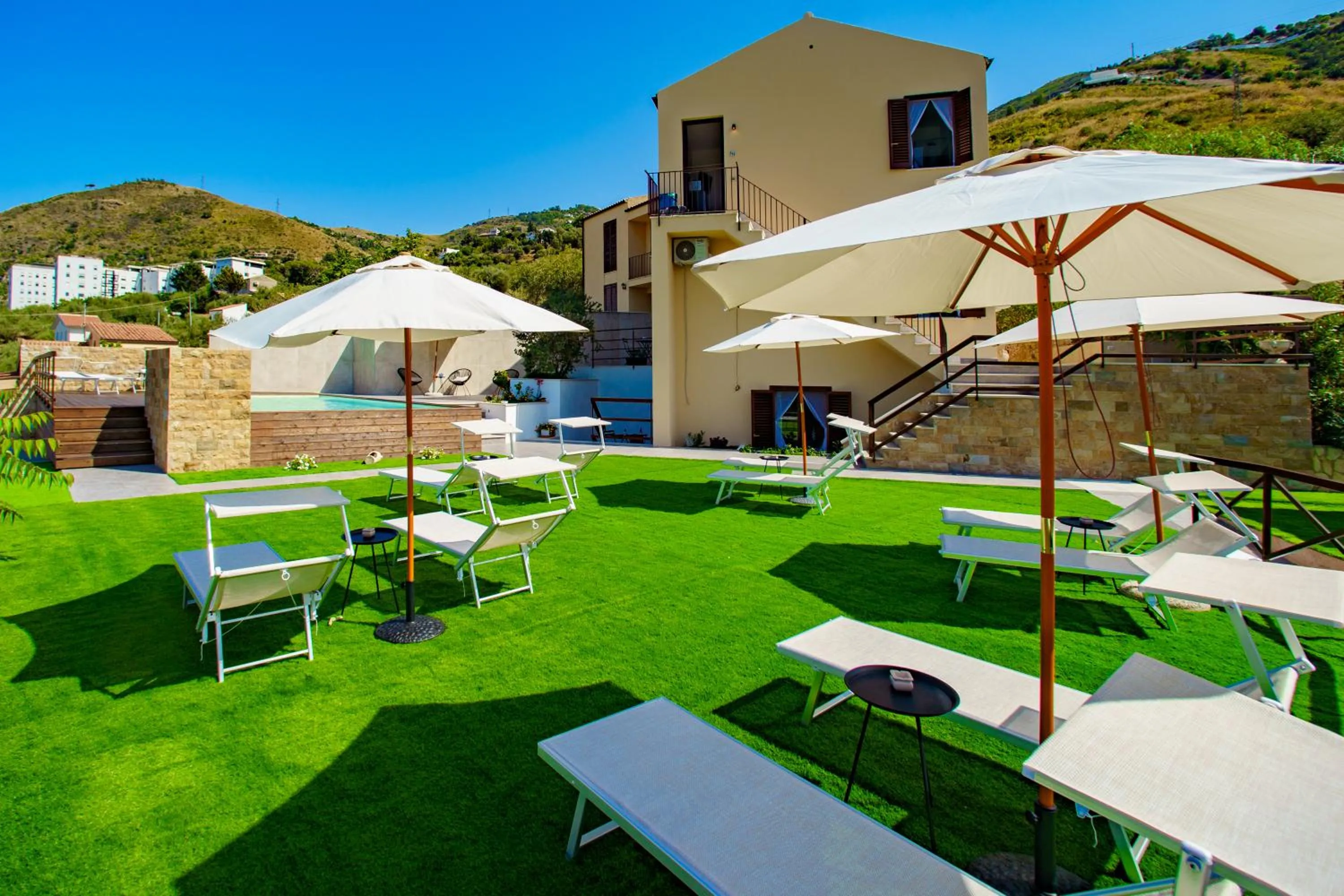 Pater Meus Suites - Sea View, Pool & Parking