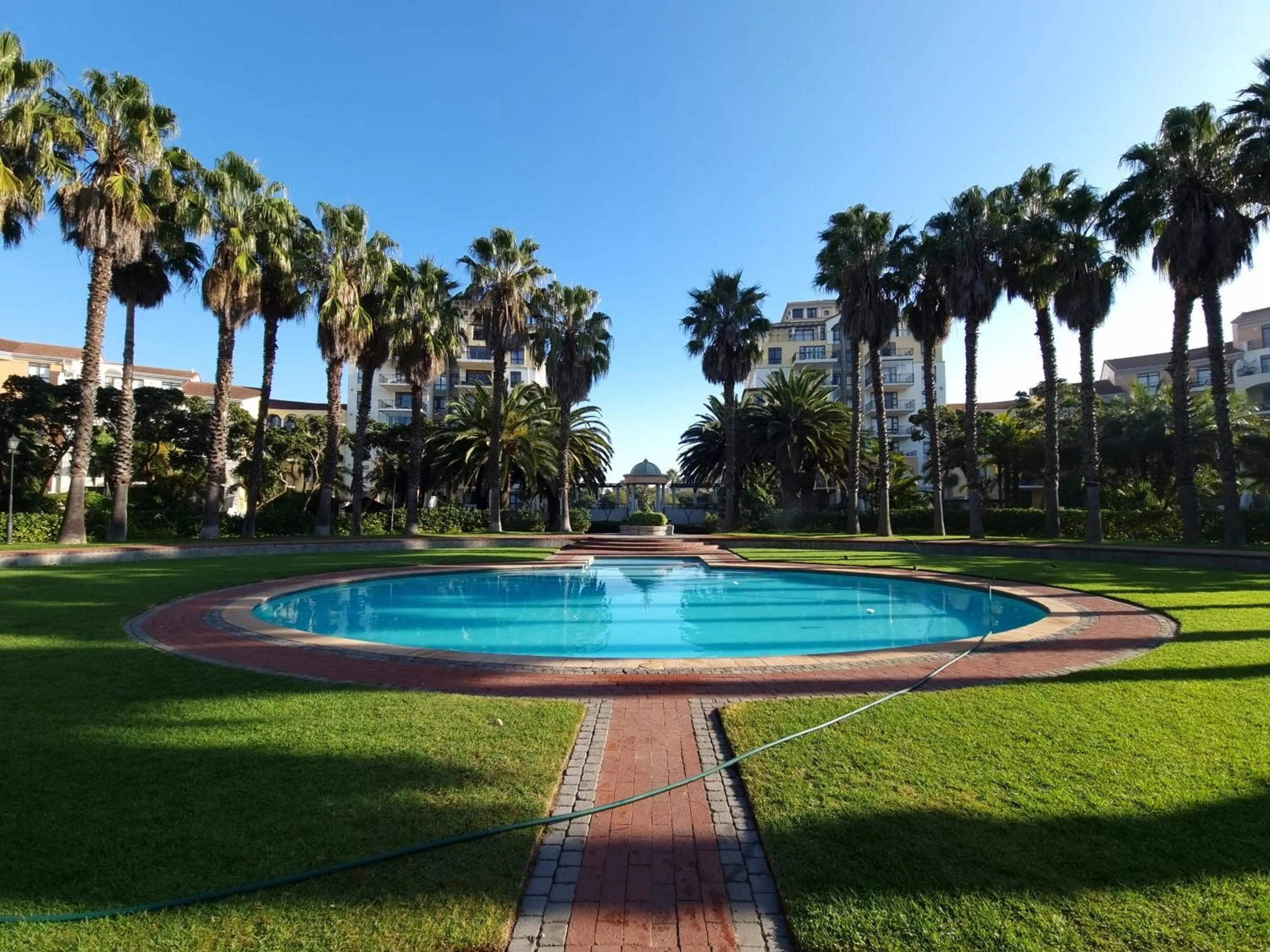 Swimming pool in Island Club by Smart City Stays