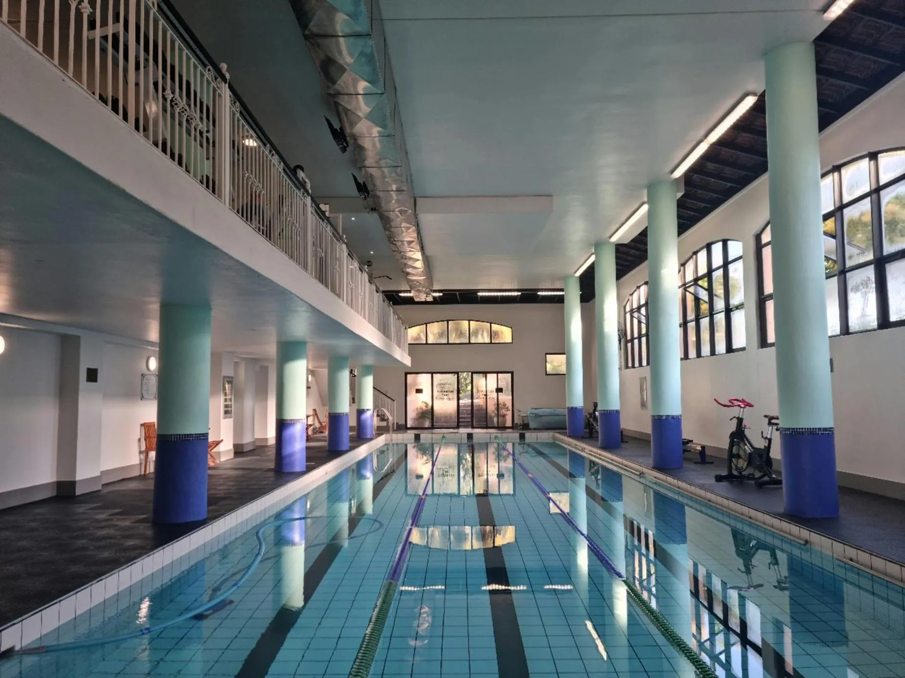 Swimming pool in Island Club by Smart City Stays