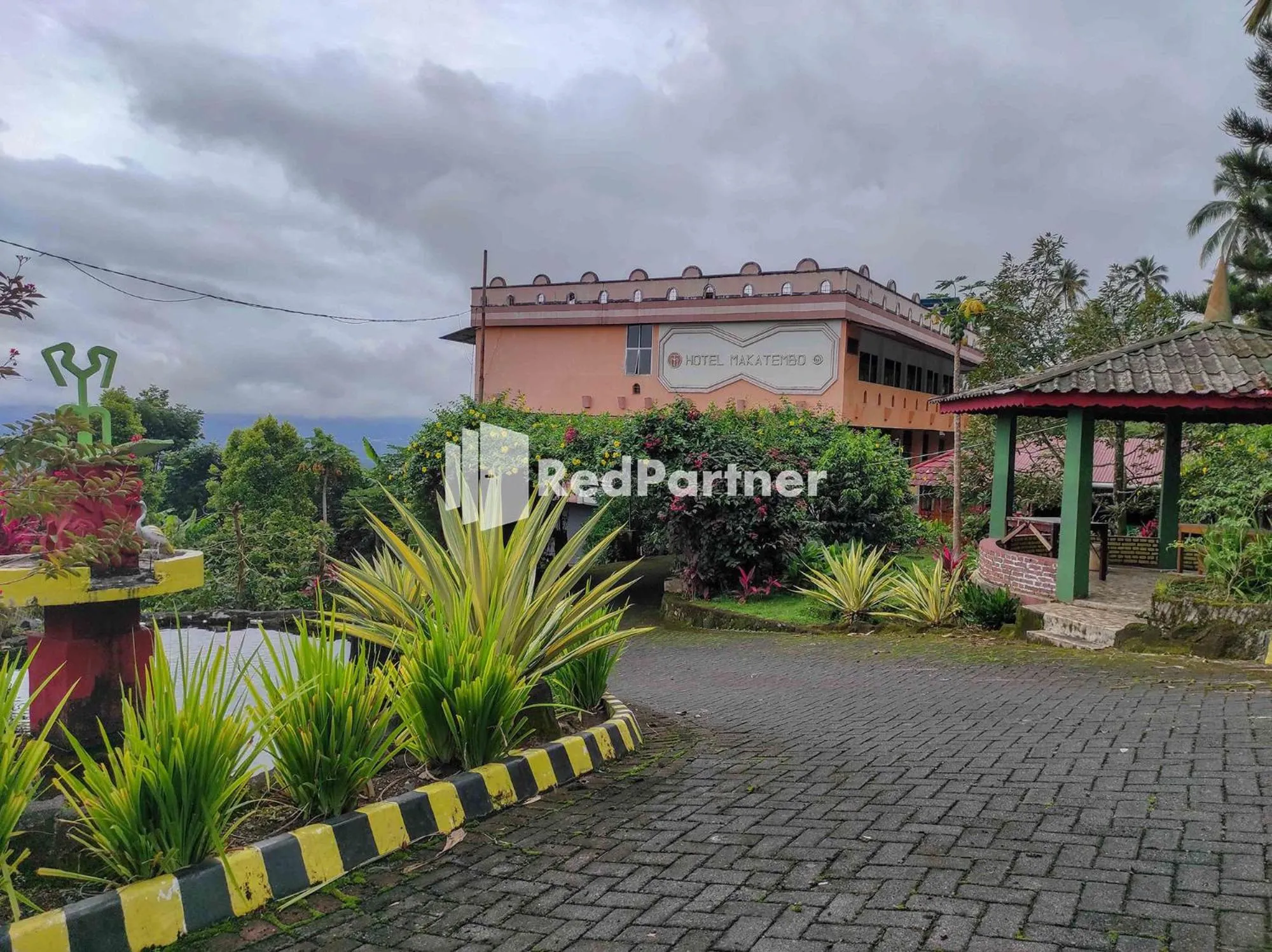 Property building in Hotel Makatembo Tomohon Mitra RedDoorz