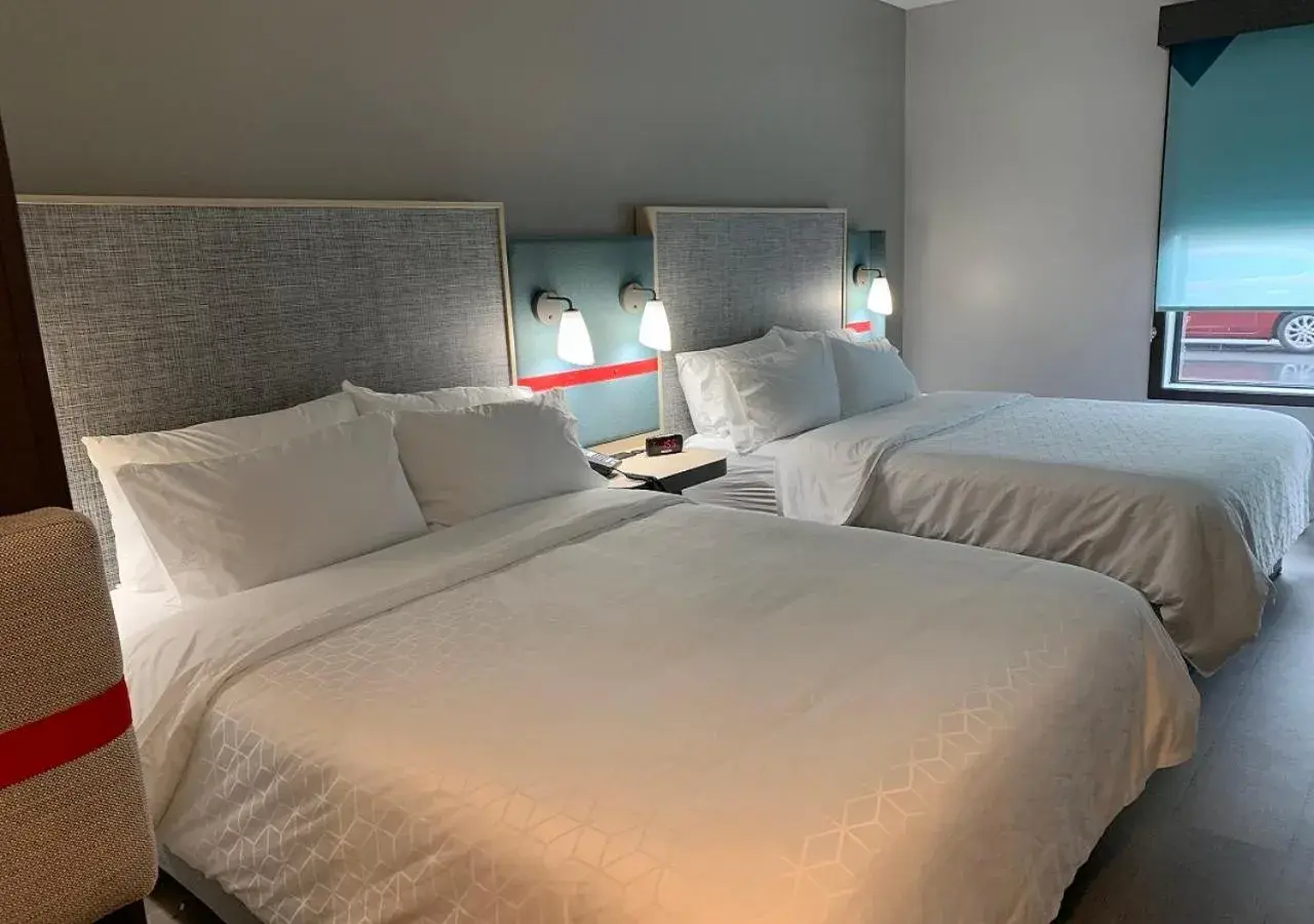 Standard Queen Room with Two Queen Beds and Roll-In Shower - Mobility Access in avid hotels - Salem by IHG Standard Queen Room with Two Queen Beds and Roll-In Shower - Mobility Access in avid hotels - Salem by IHG