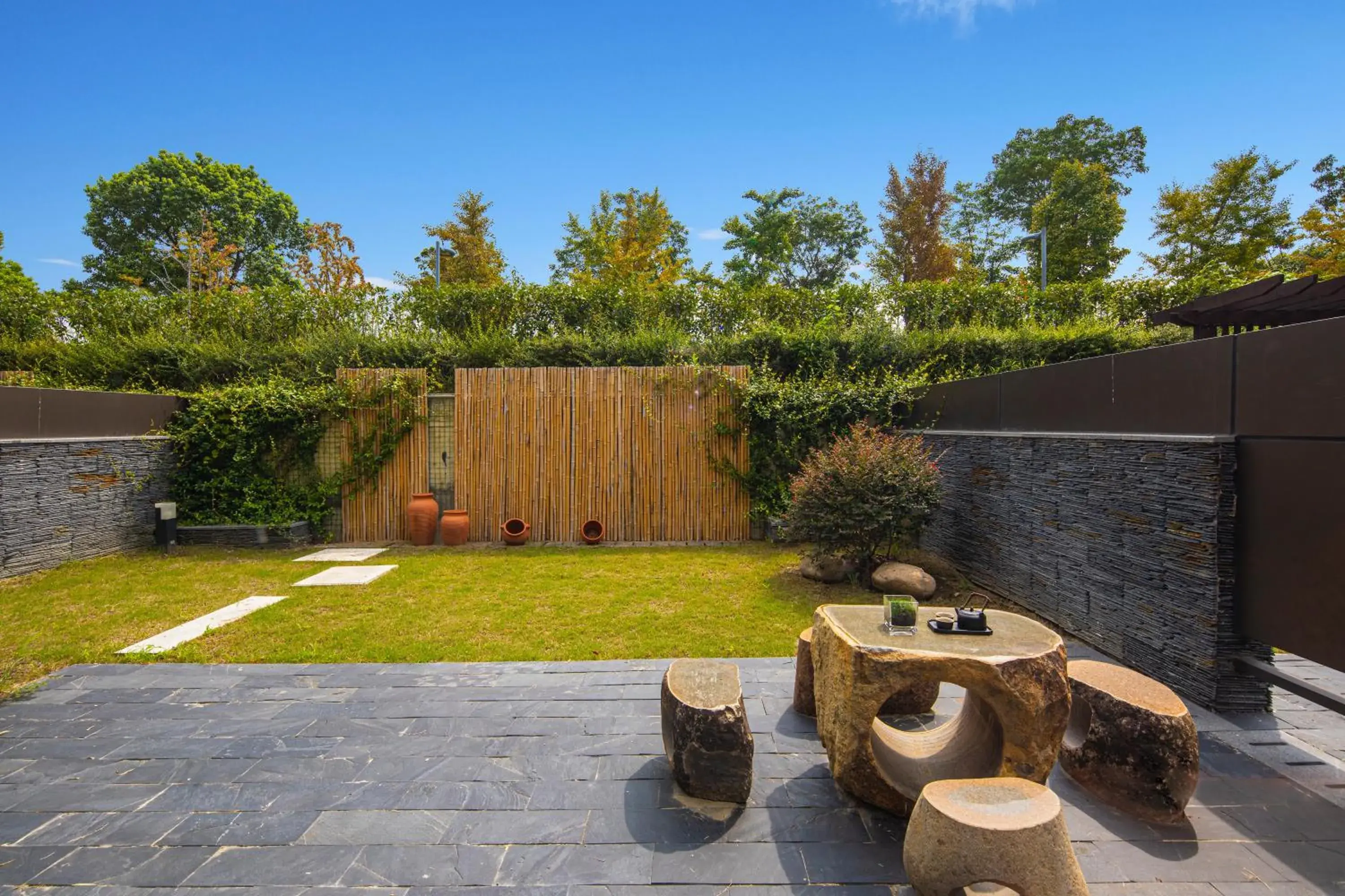 Inner courtyard view in Hotel Indigo Suzhou Yangcheng Lake by IHG Inner courtyard view in Hotel Indigo Suzhou Yangcheng Lake by IHG