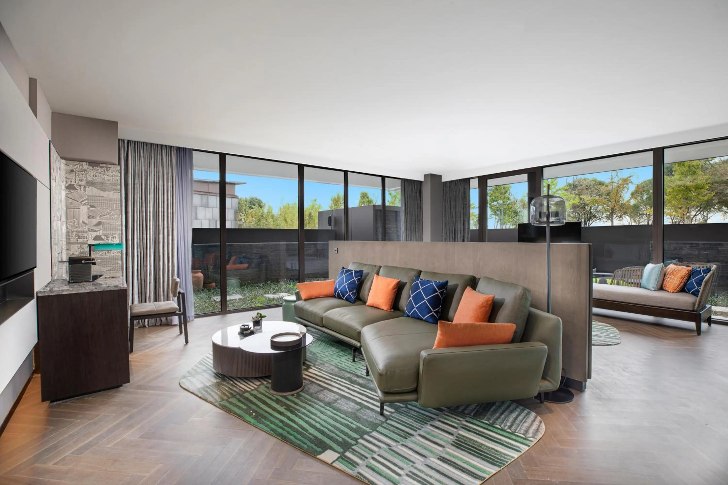 Living room in Hotel Indigo Suzhou Yangcheng Lake by IHG