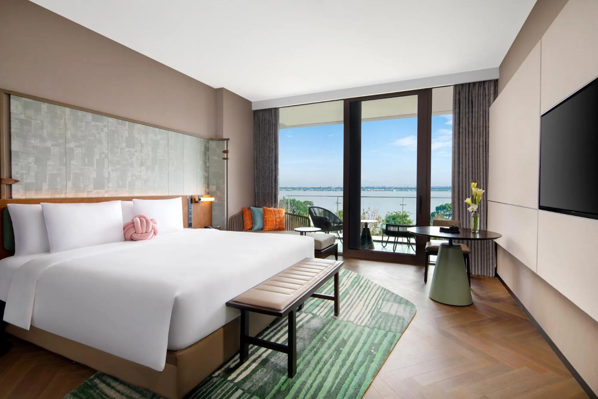 Bed in Hotel Indigo Suzhou Yangcheng Lake by IHG