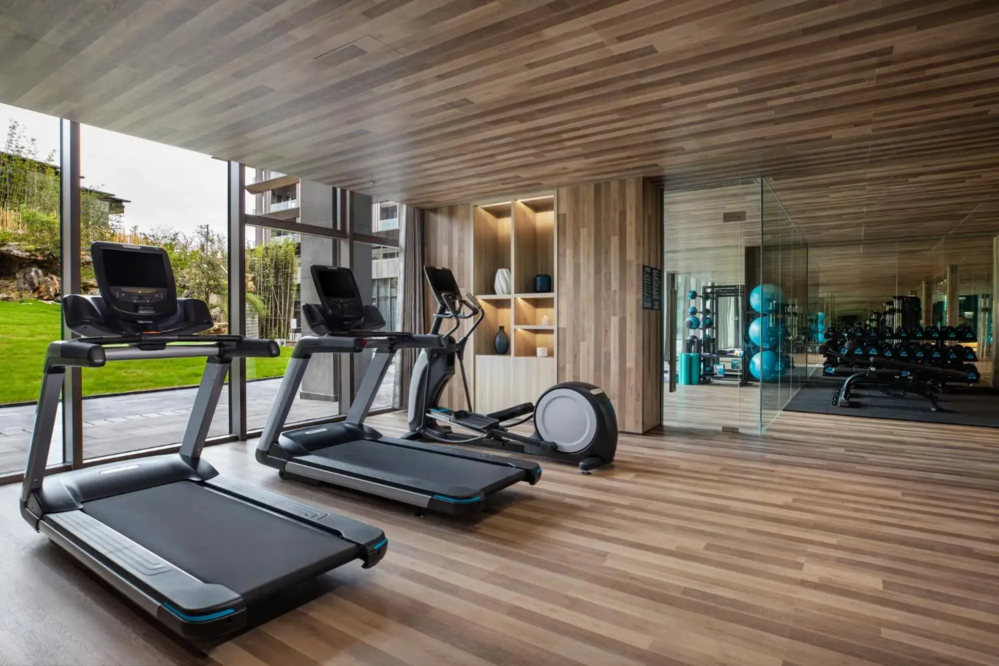 Fitness centre/facilities in Hotel Indigo Suzhou Yangcheng Lake by IHG Fitness centre/facilities in Hotel Indigo Suzhou Yangcheng Lake by IHG