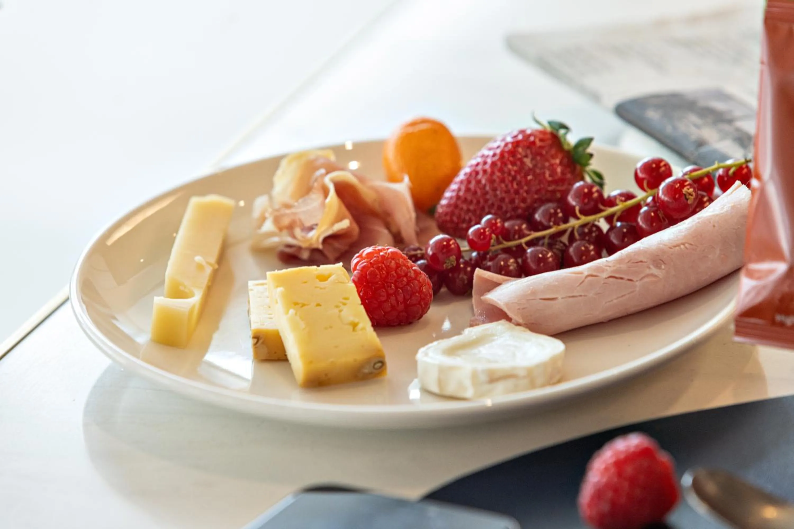 Food and drinks in Hotel Indigo Cagnes-sur-Mer by IHG