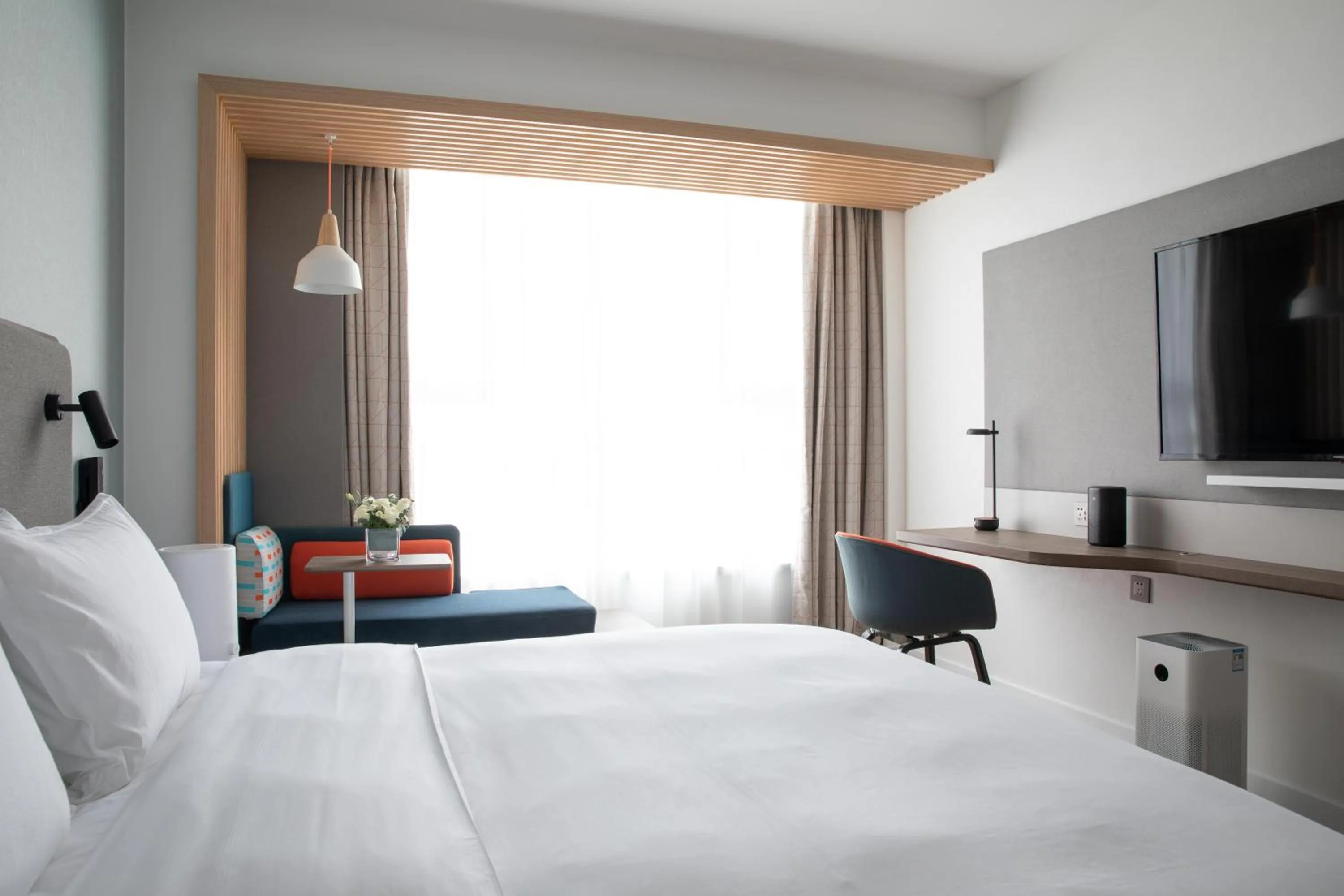 Photo of the whole room, Bed in Holiday Inn Express Xi'an High Tech South by IHG