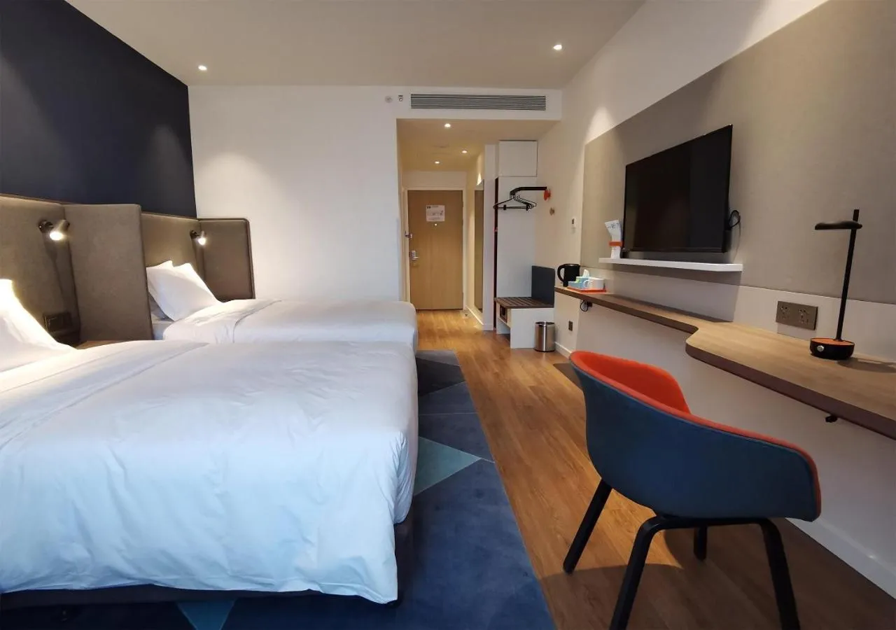 Photo of the whole room, Bed in Holiday Inn Express Xi'an High Tech South by IHG