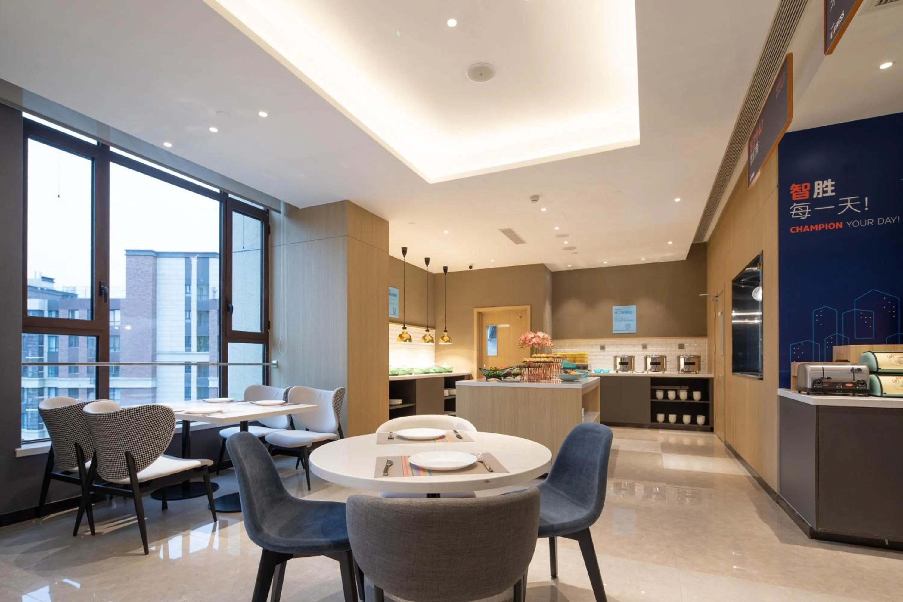 Dining area in Holiday Inn Express Xi'an High Tech South by IHG