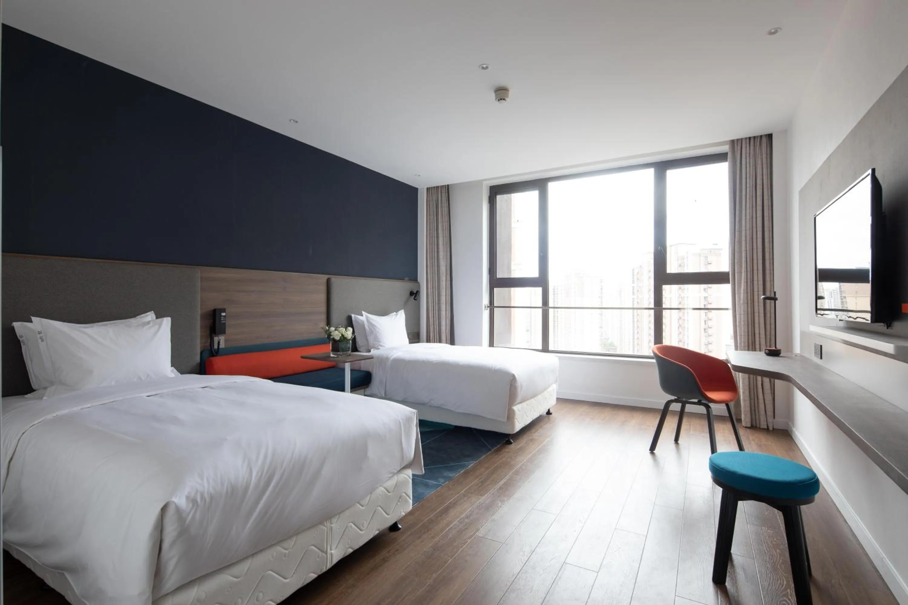 Photo of the whole room, Bed in Holiday Inn Express Xi'an High Tech South by IHG