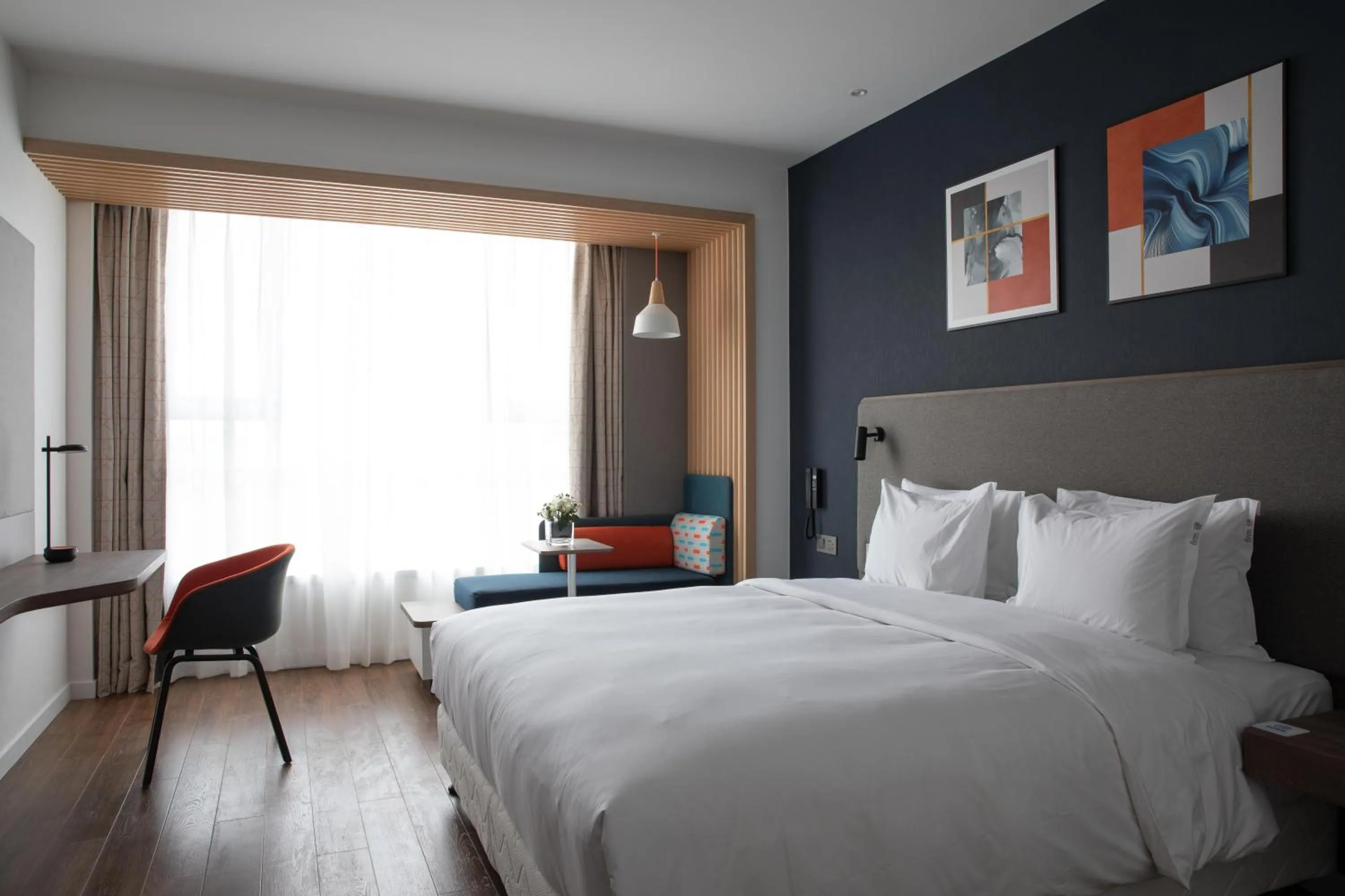 Photo of the whole room, Bed in Holiday Inn Express Xi'an High Tech South by IHG