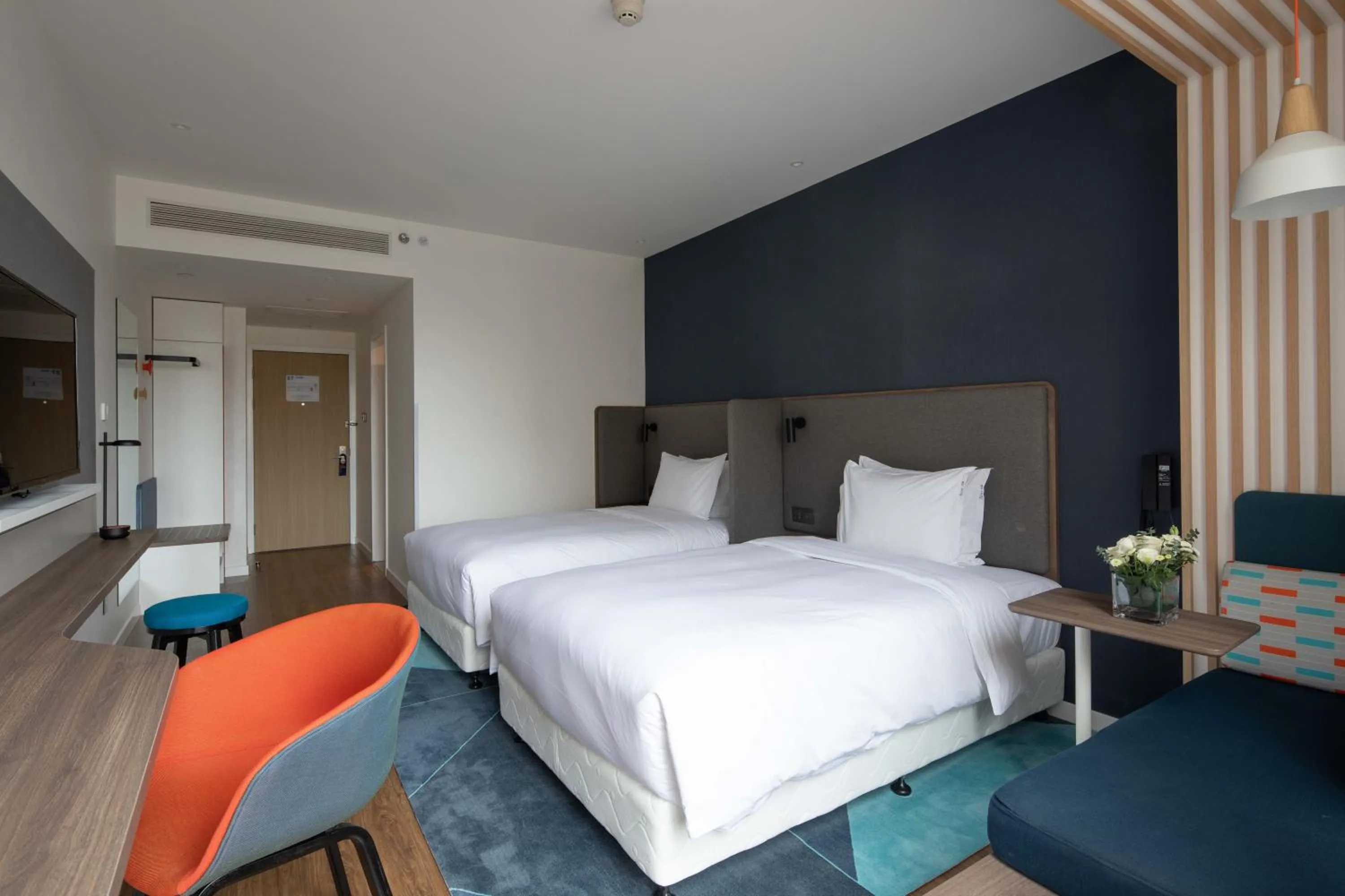 Photo of the whole room, Bed in Holiday Inn Express Xi'an High Tech South by IHG