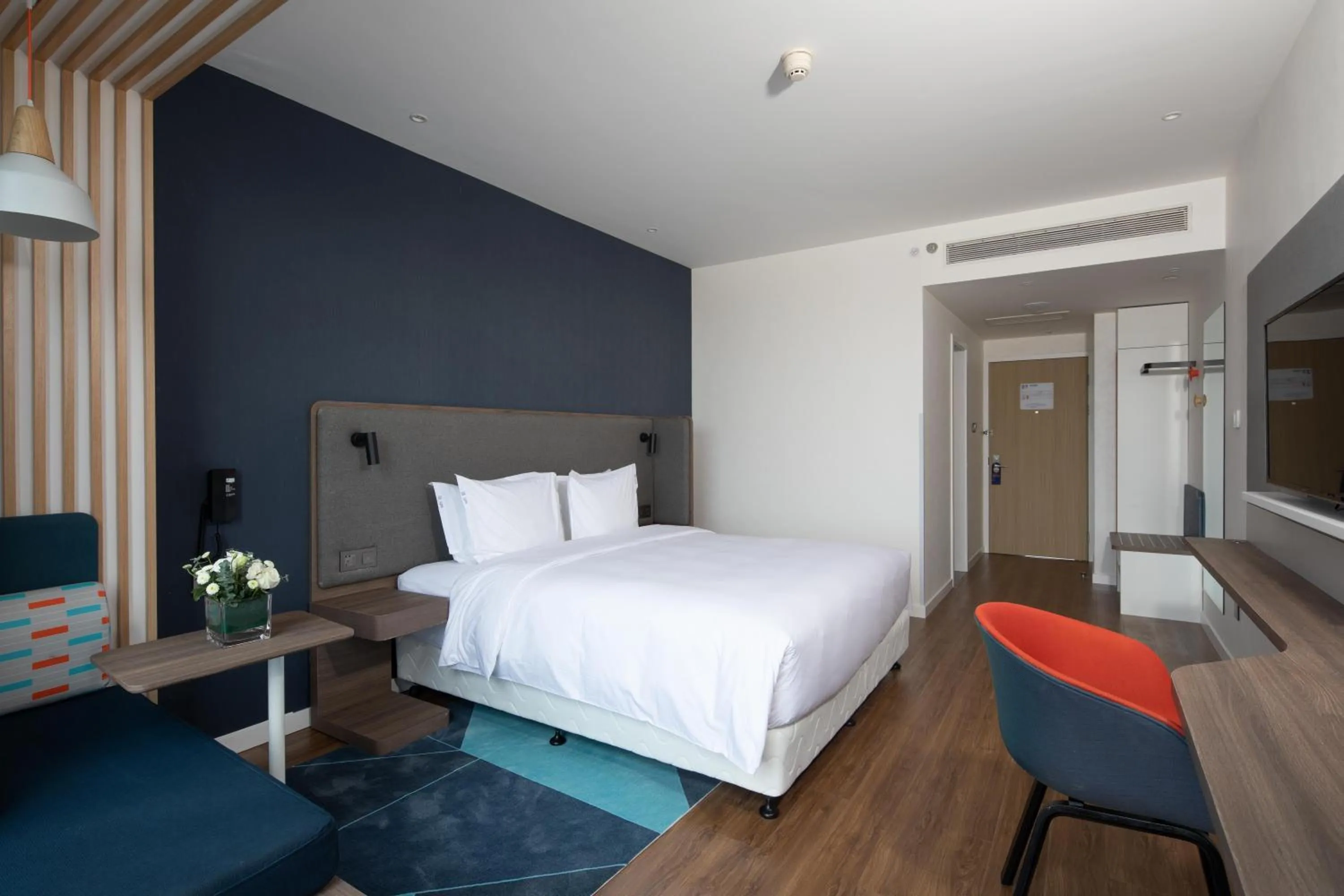 Photo of the whole room, Bed in Holiday Inn Express Xi'an High Tech South by IHG