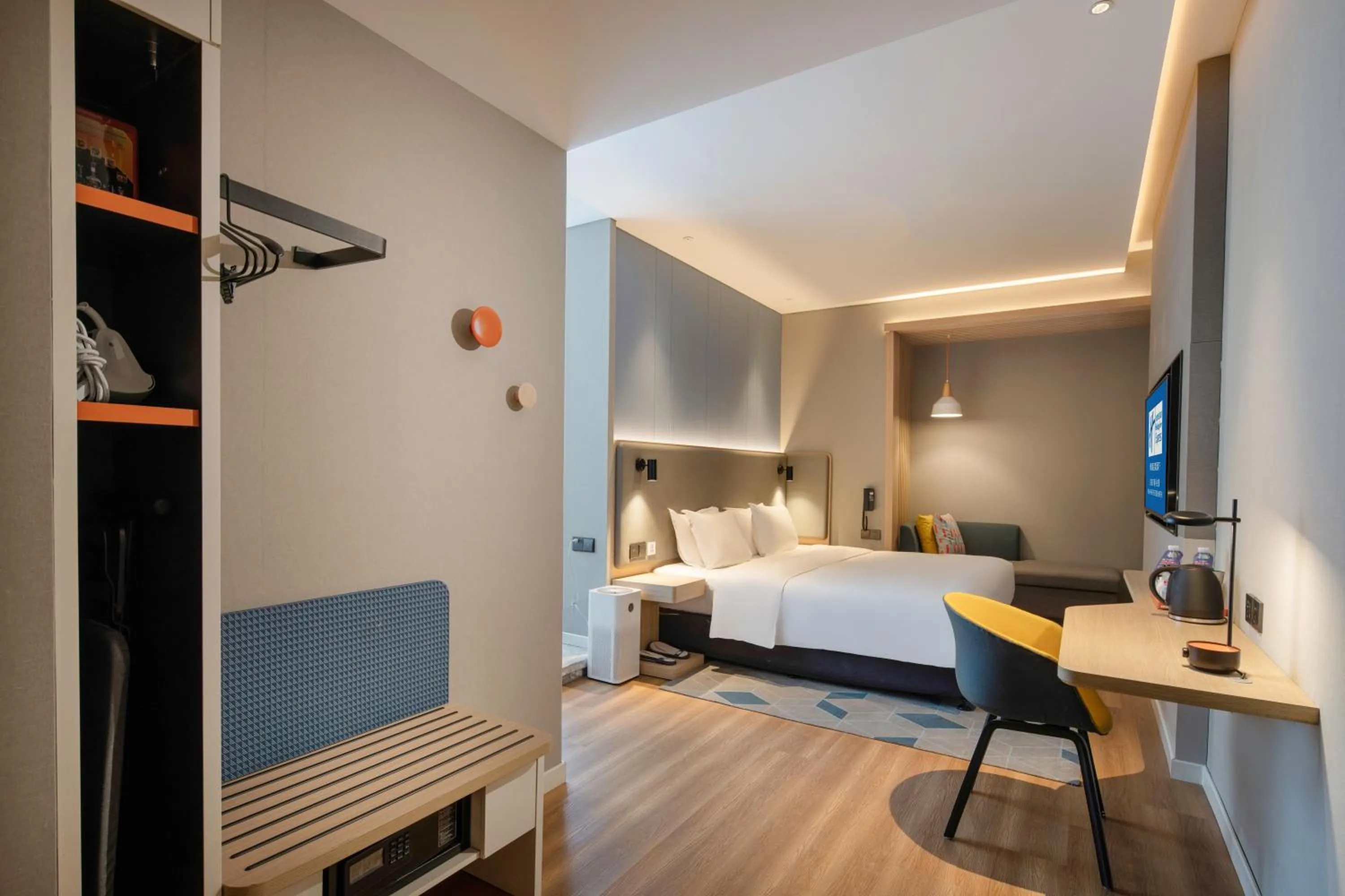 Photo of the whole room, Bed in Holiday Inn Express Xi'an High Tech Zone North by IHG