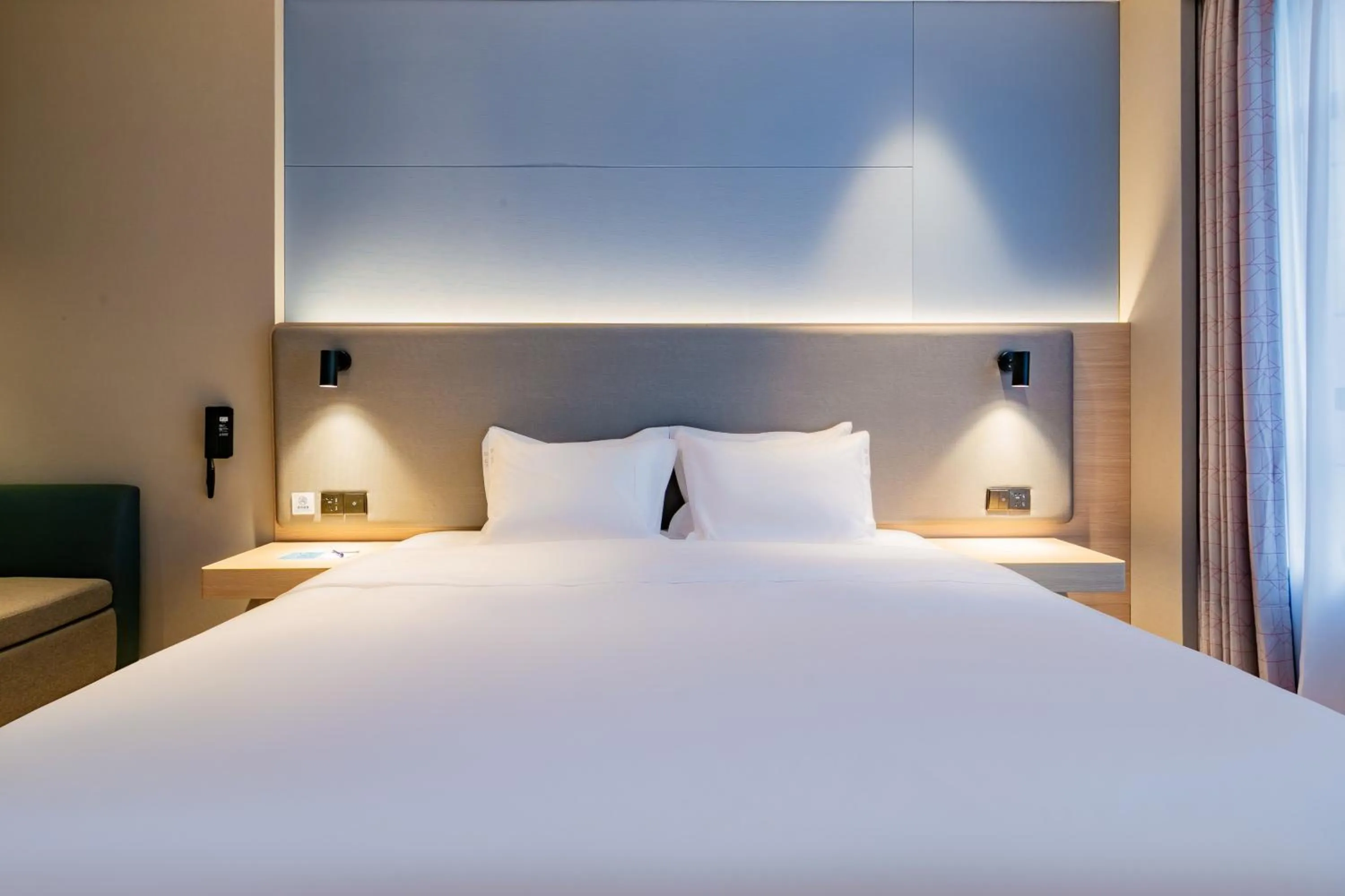 Bed in Holiday Inn Express Xi'an High Tech Zone North by IHG