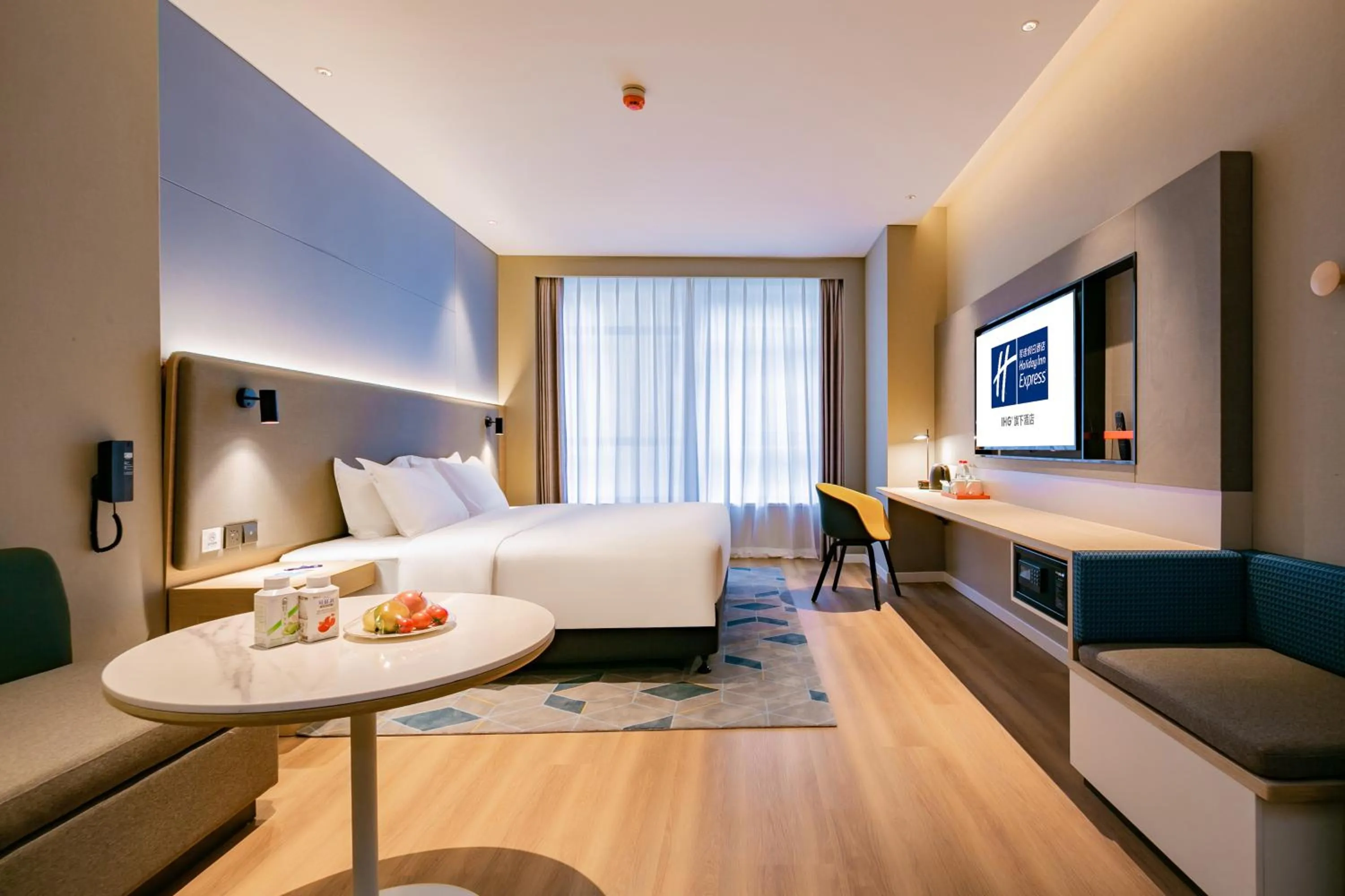 Photo of the whole room, Bed in Holiday Inn Express Xi'an High Tech Zone North by IHG