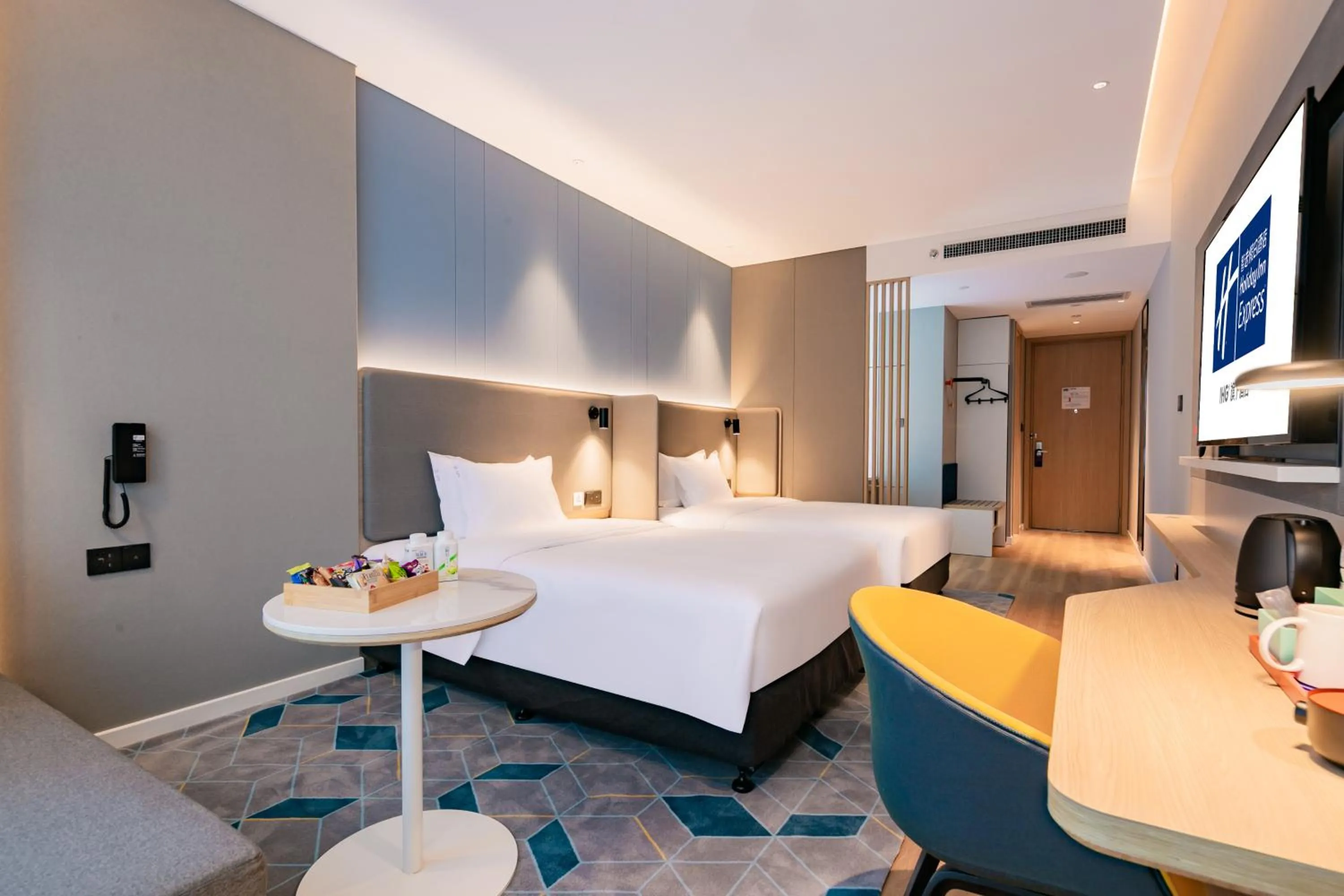 Photo of the whole room, Bed in Holiday Inn Express Xi'an High Tech Zone North by IHG