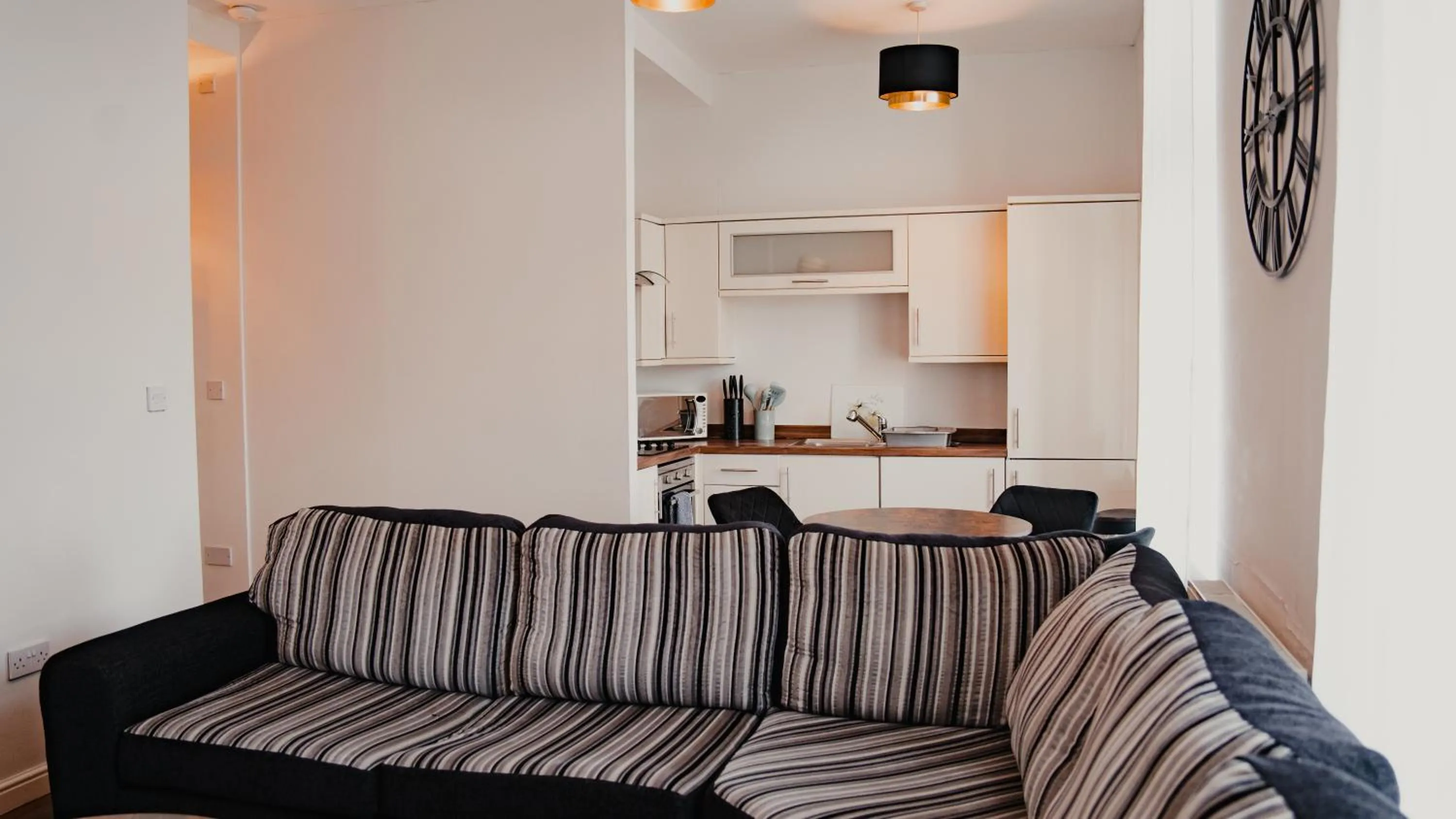 Kitchen or kitchenette in Royal Chambers Serviced Apartments
