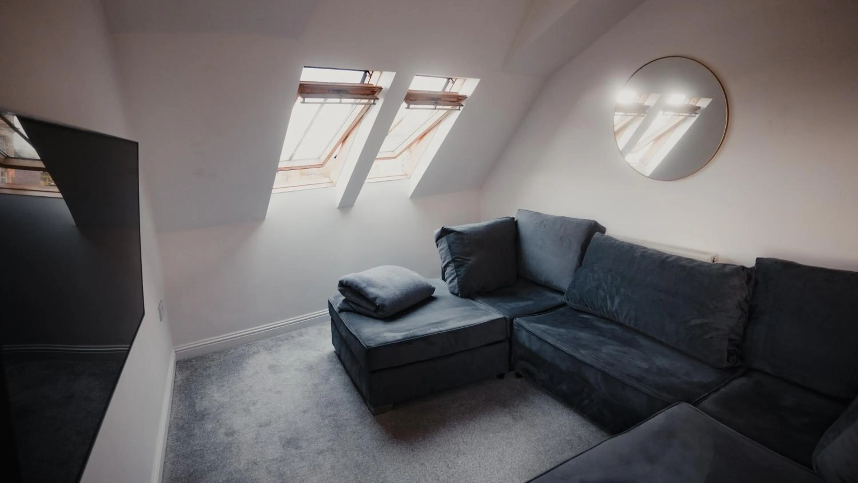 TV and multimedia in Royal Chambers Serviced Apartments