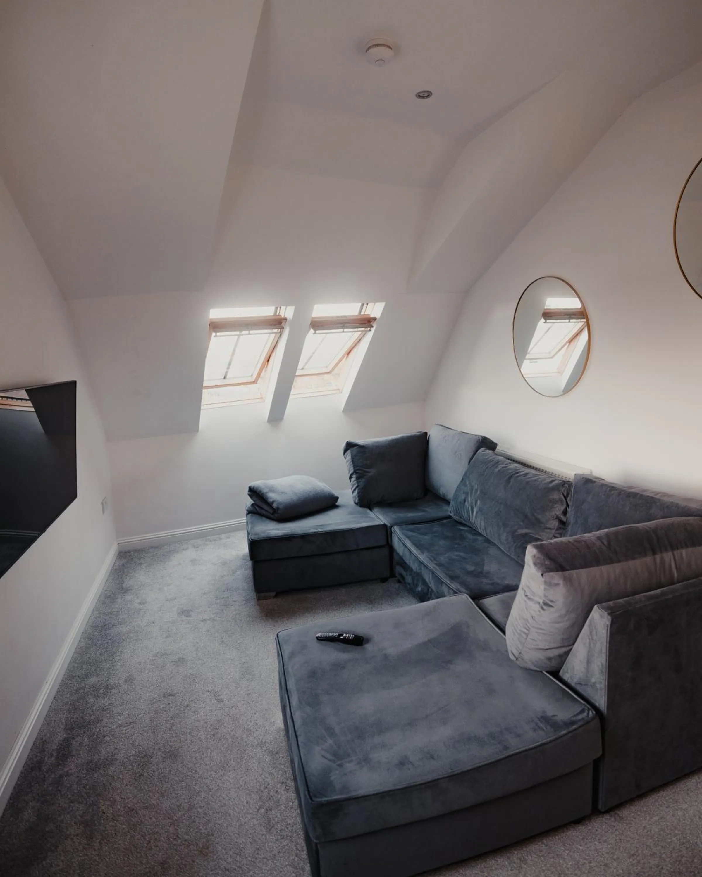 TV and multimedia in Royal Chambers Serviced Apartments