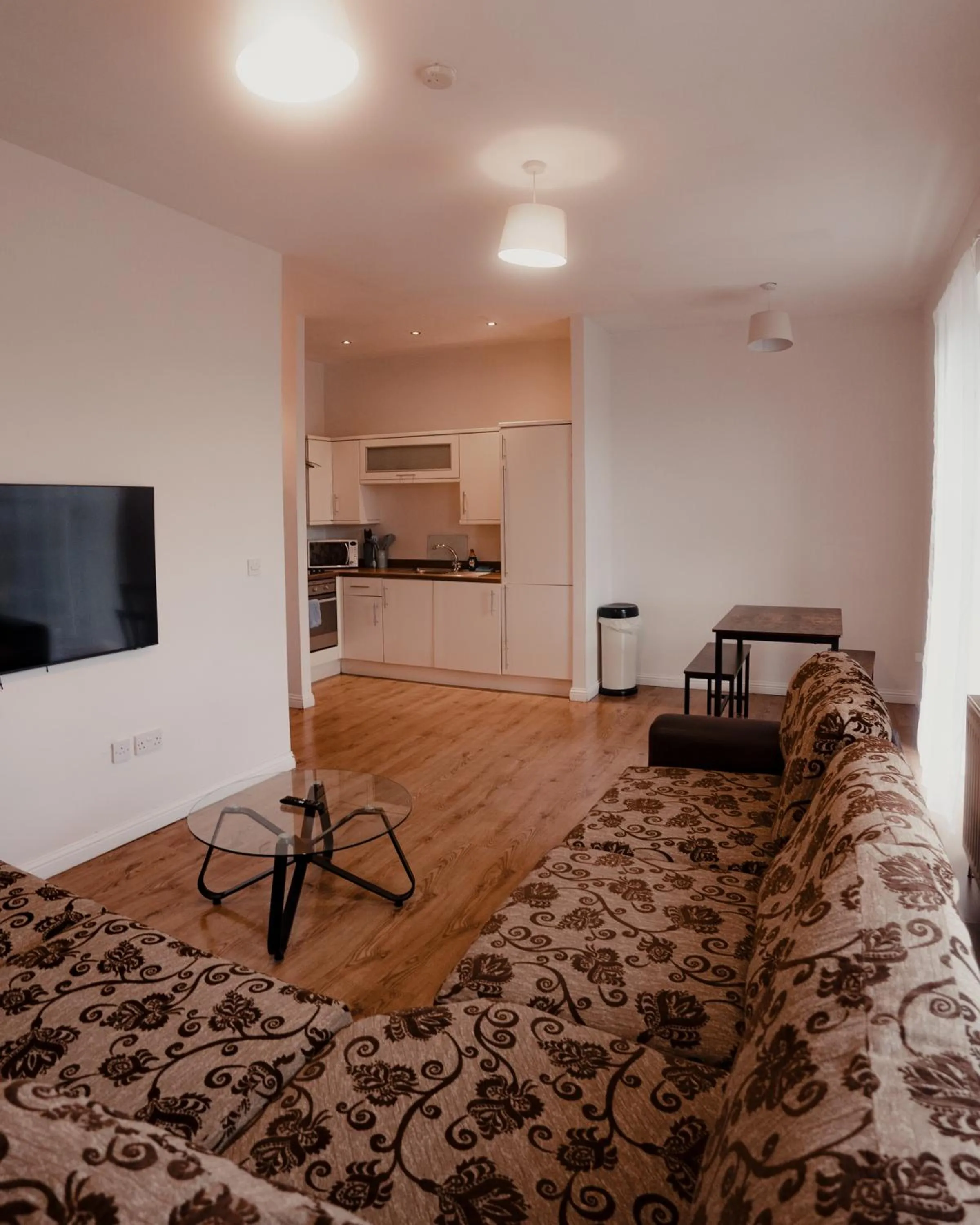 Kitchen or kitchenette, Bed in Royal Chambers Serviced Apartments