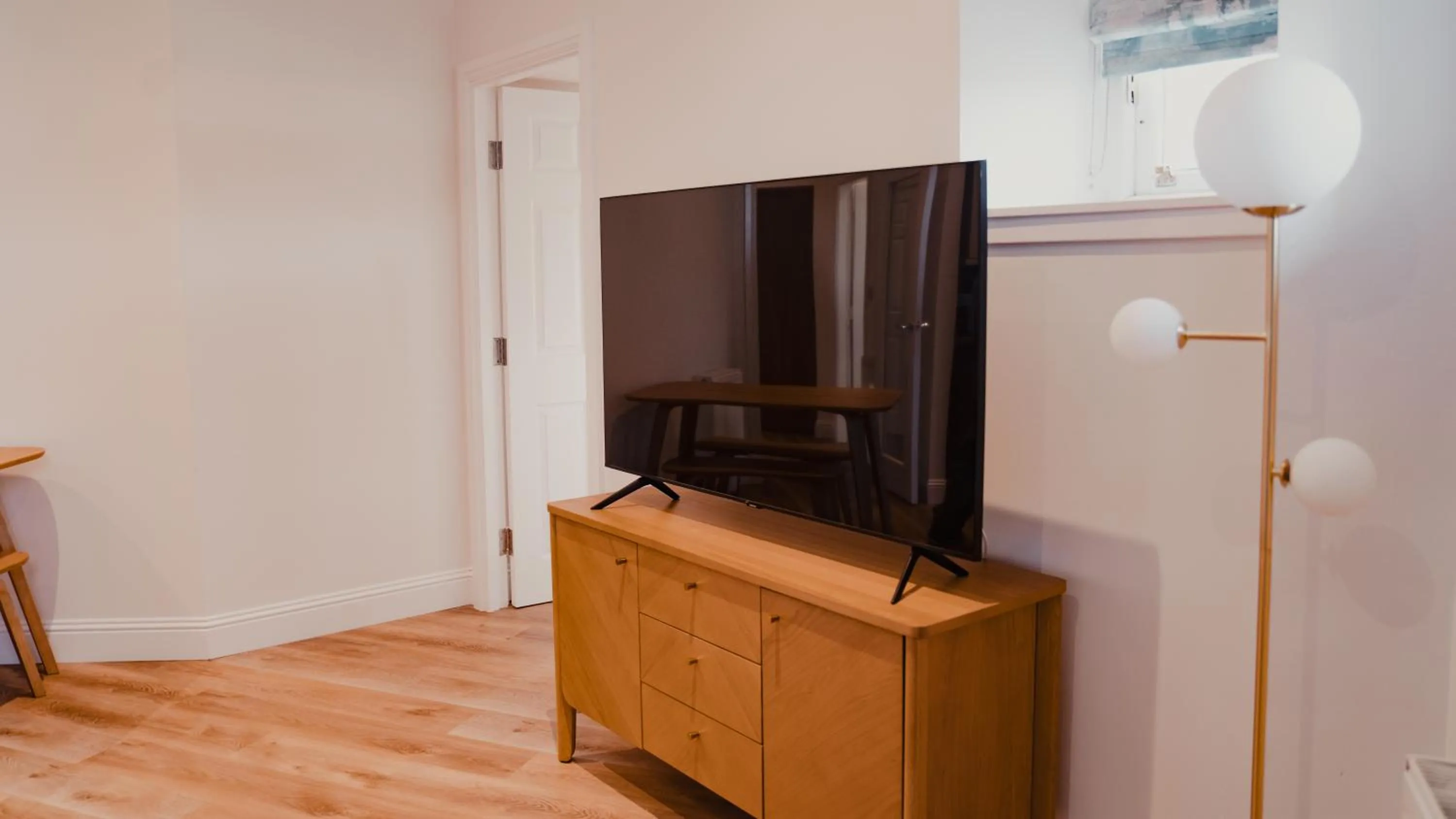 TV and multimedia in Royal Chambers Serviced Apartments