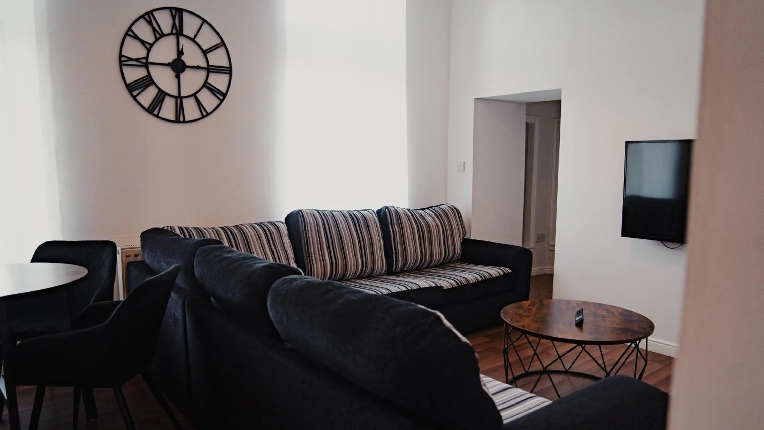 TV and multimedia in Royal Chambers Serviced Apartments