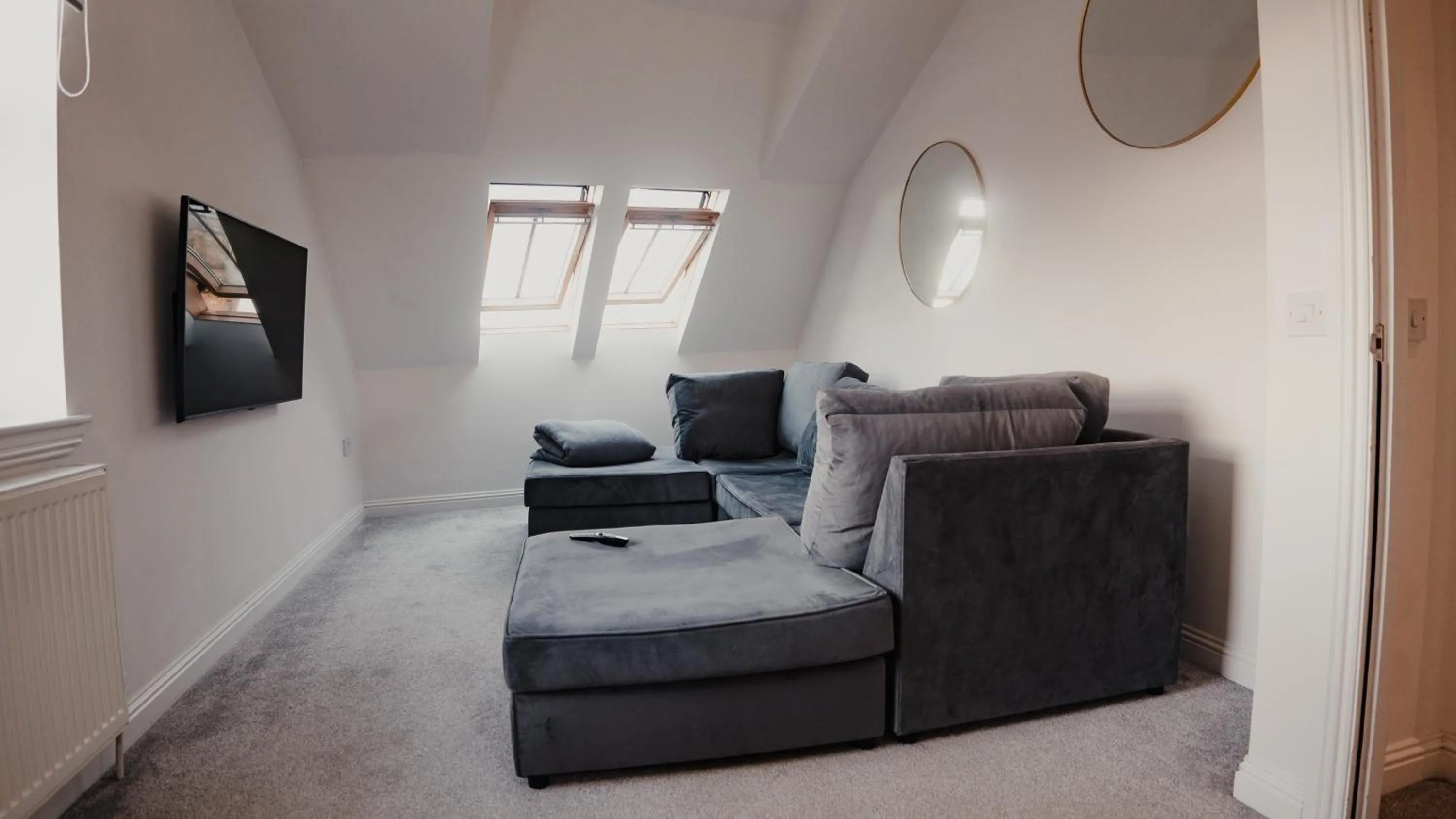 TV and multimedia in Royal Chambers Serviced Apartments