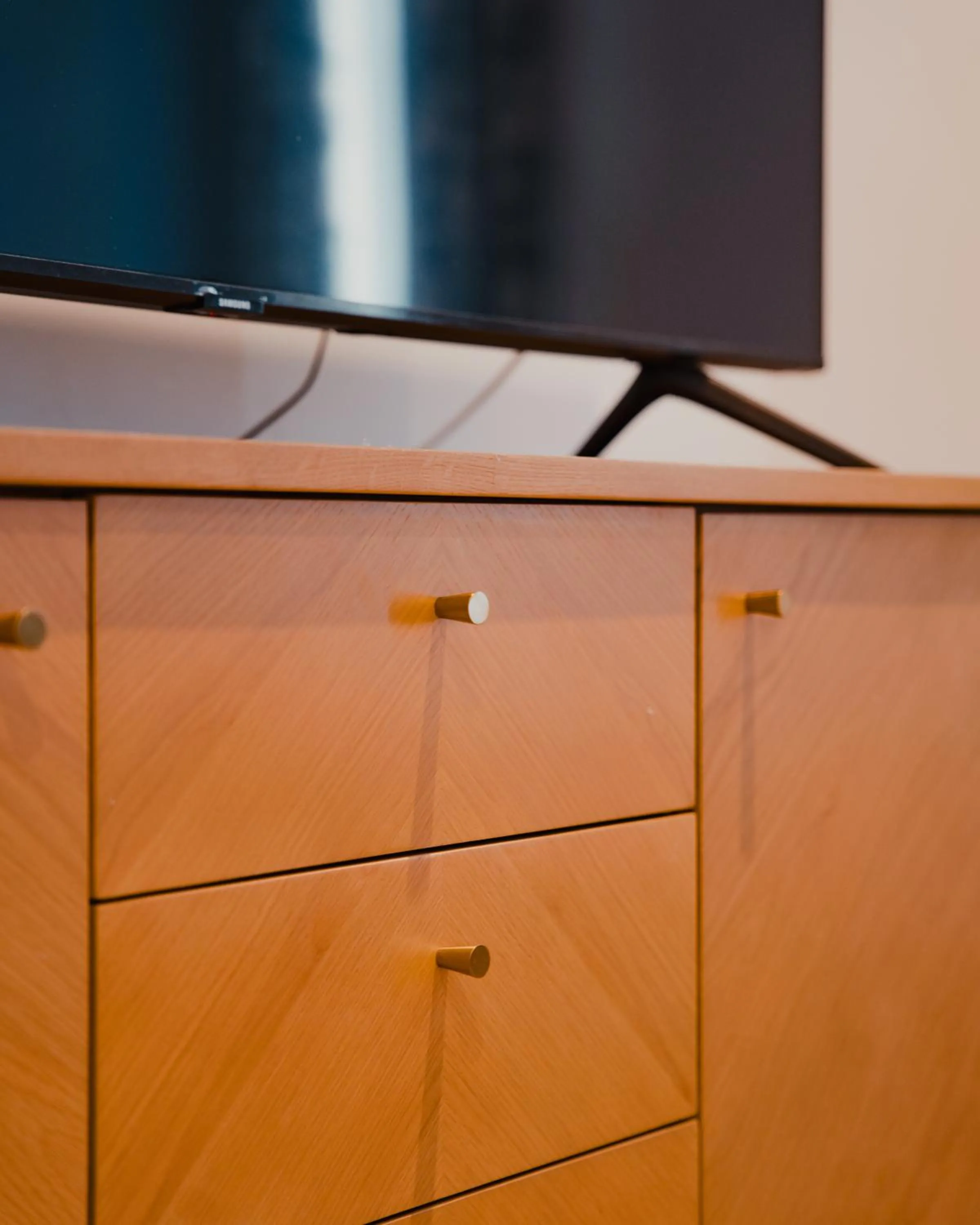 TV and multimedia in Royal Chambers Serviced Apartments