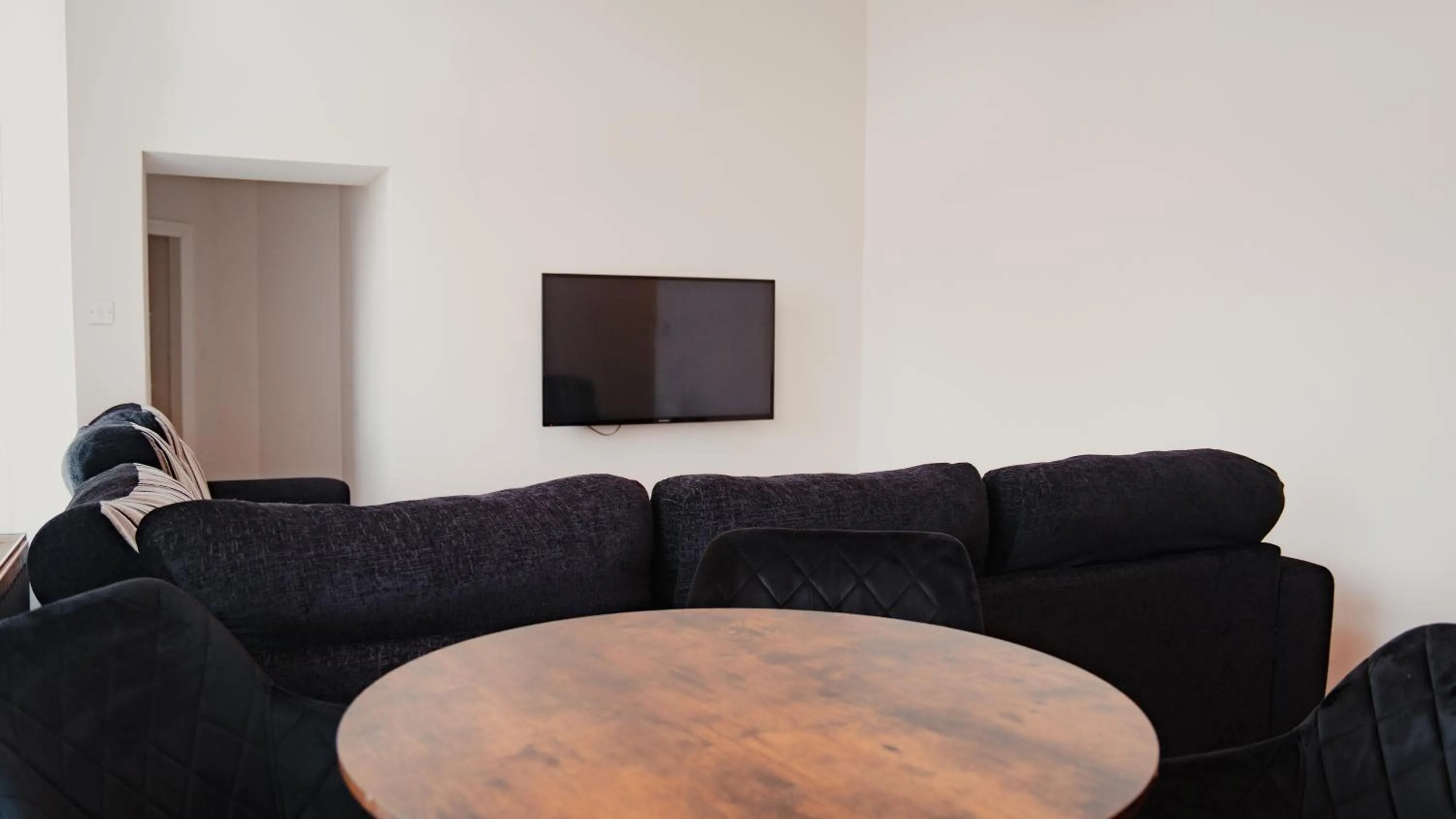 TV and multimedia in Royal Chambers Serviced Apartments
