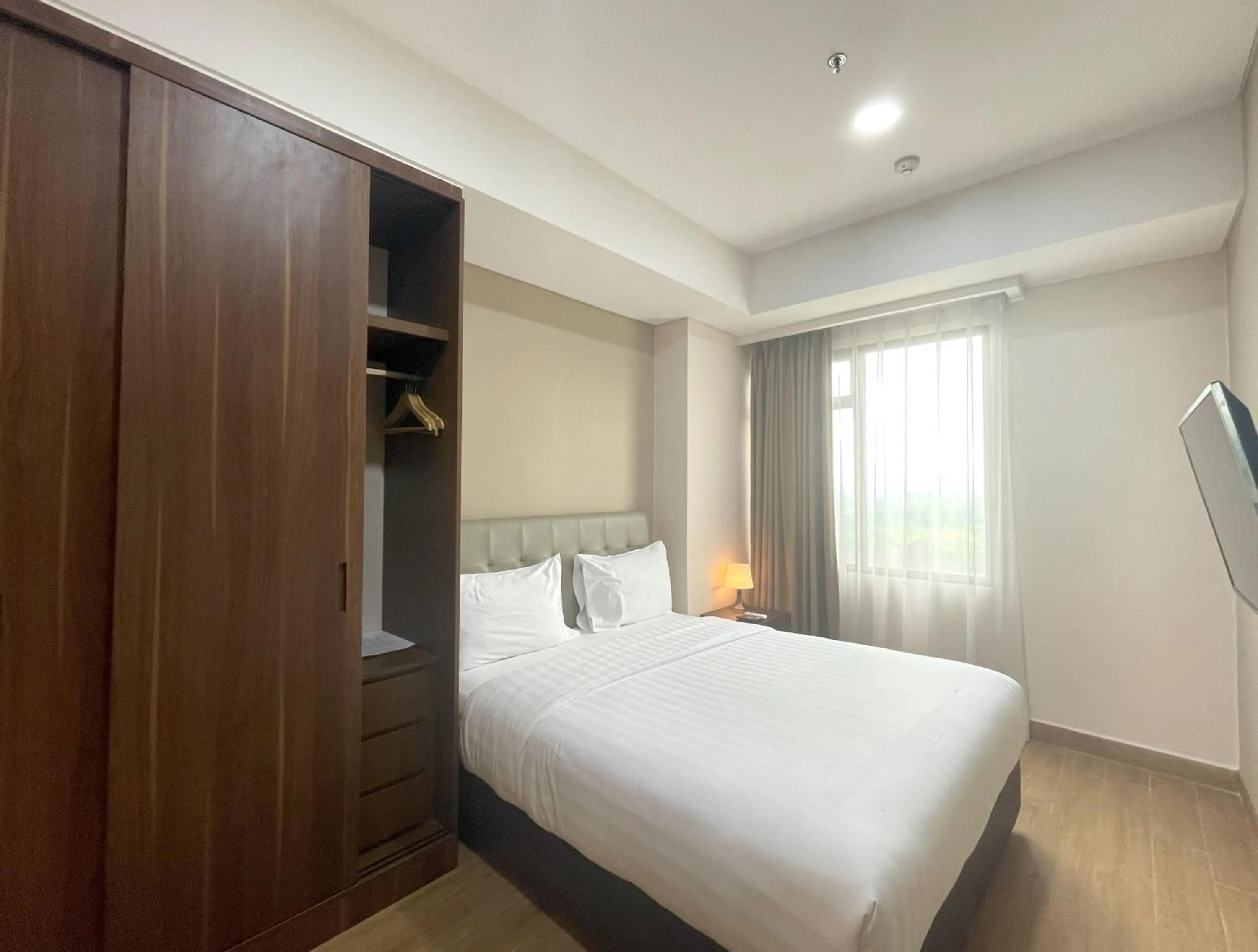 Bed in Kawana Golf Residence