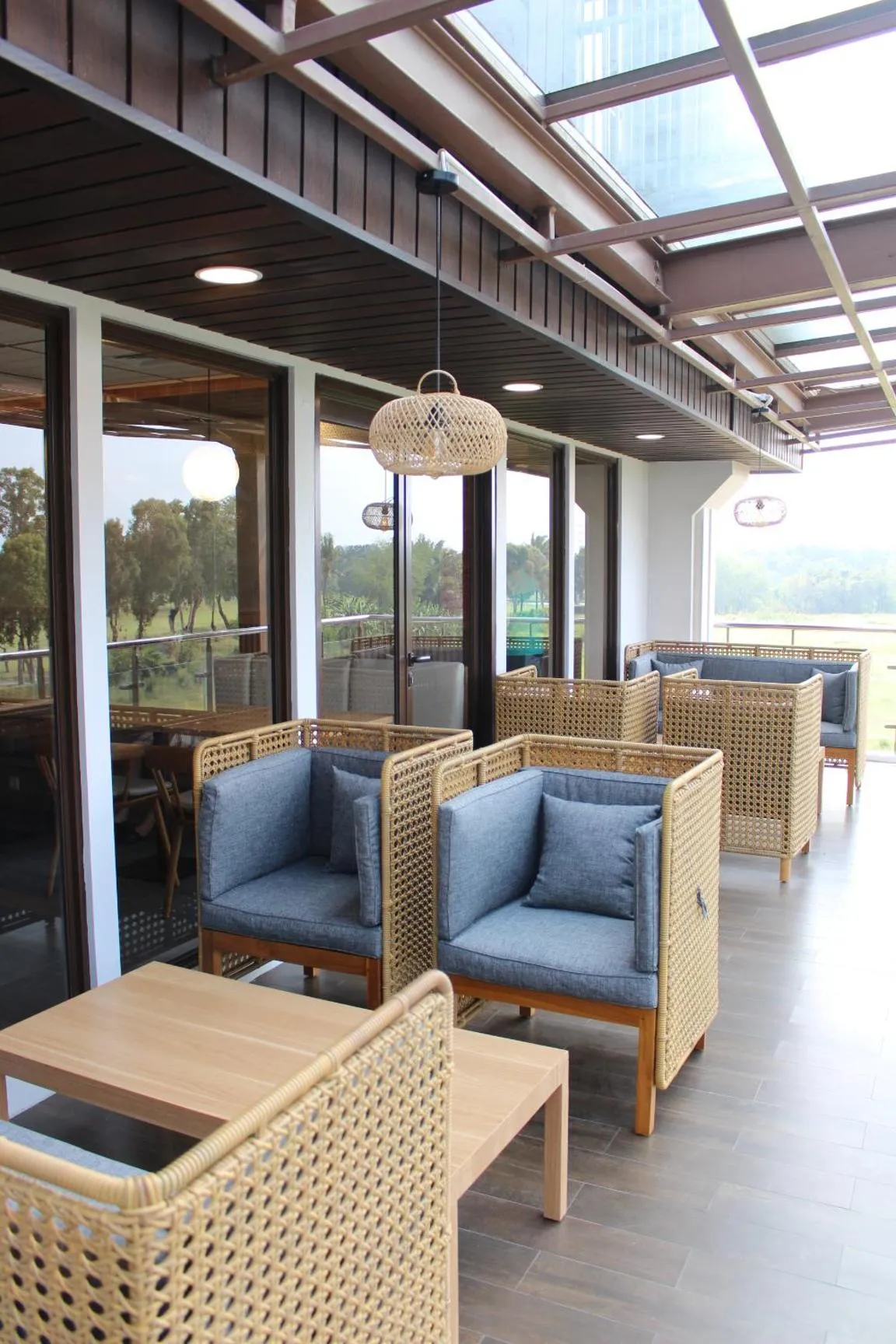 Restaurant/places to eat in Kawana Golf Residence