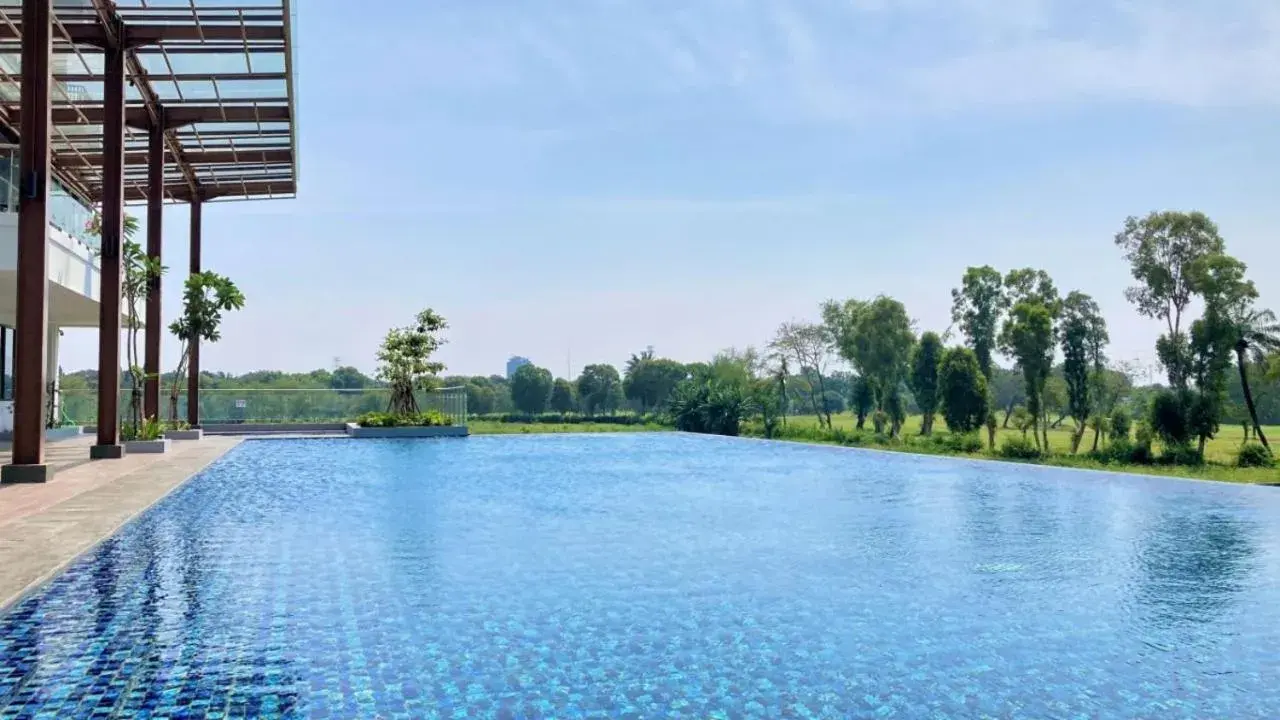Swimming pool in Kawana Golf Residence Swimming pool in Kawana Golf Residence
