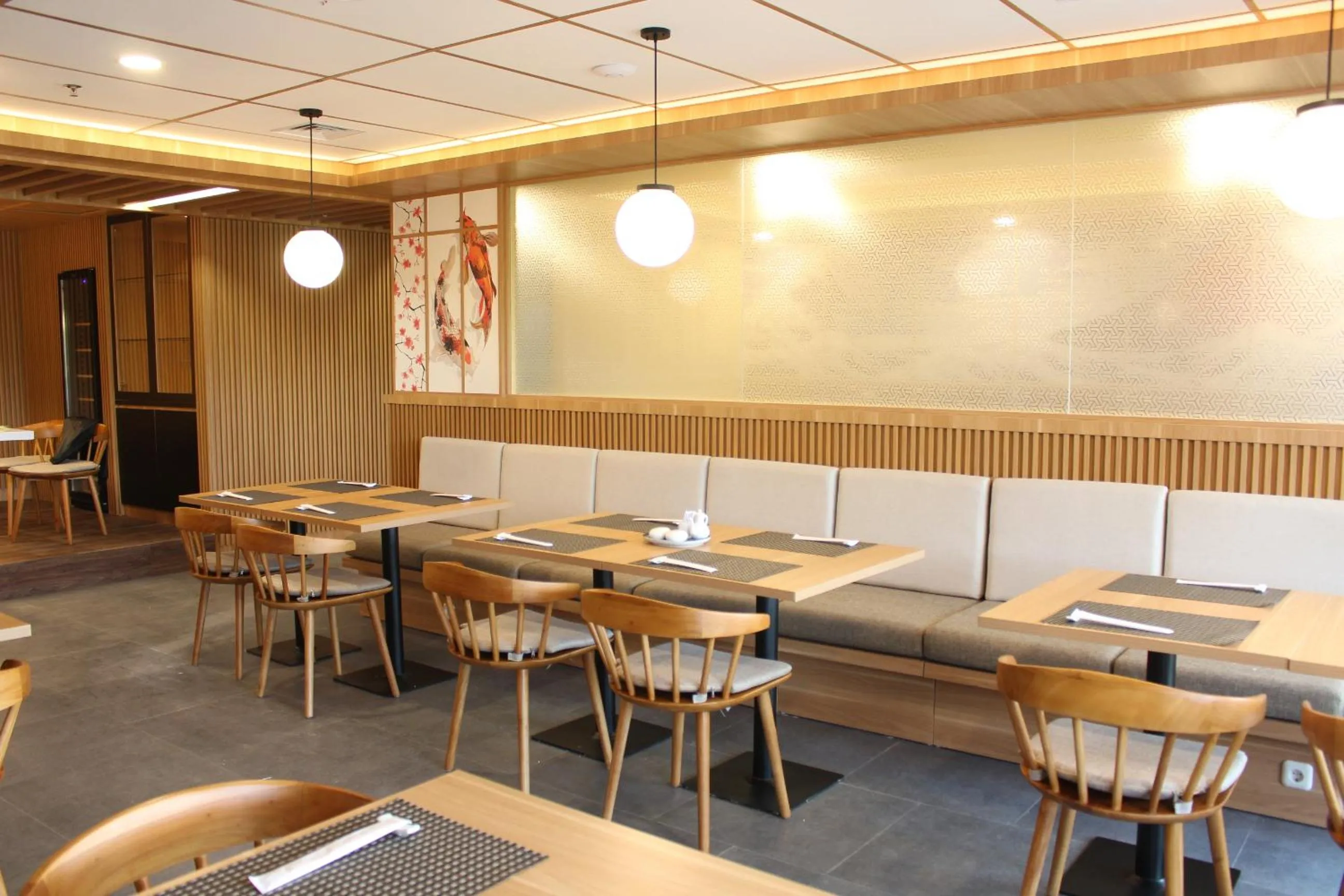 Restaurant/places to eat in Kawana Golf Residence