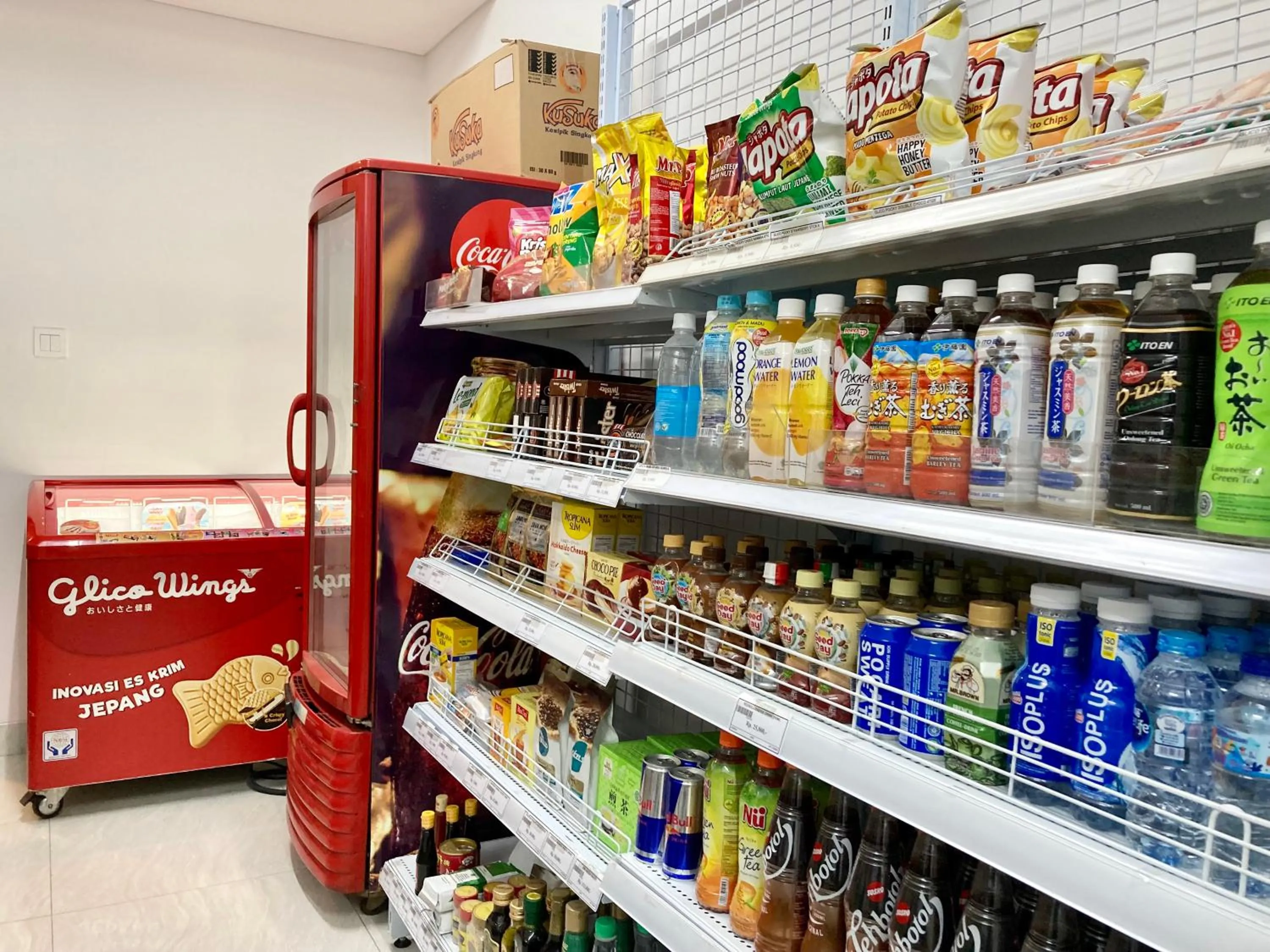 Supermarket/grocery shop in Kawana Golf Residence