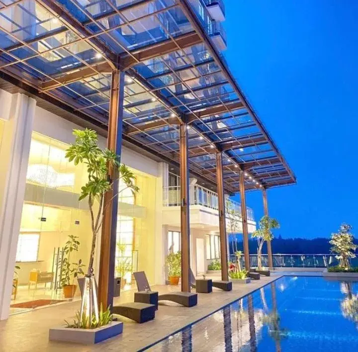 Swimming pool in Kawana Golf Residence Swimming pool in Kawana Golf Residence