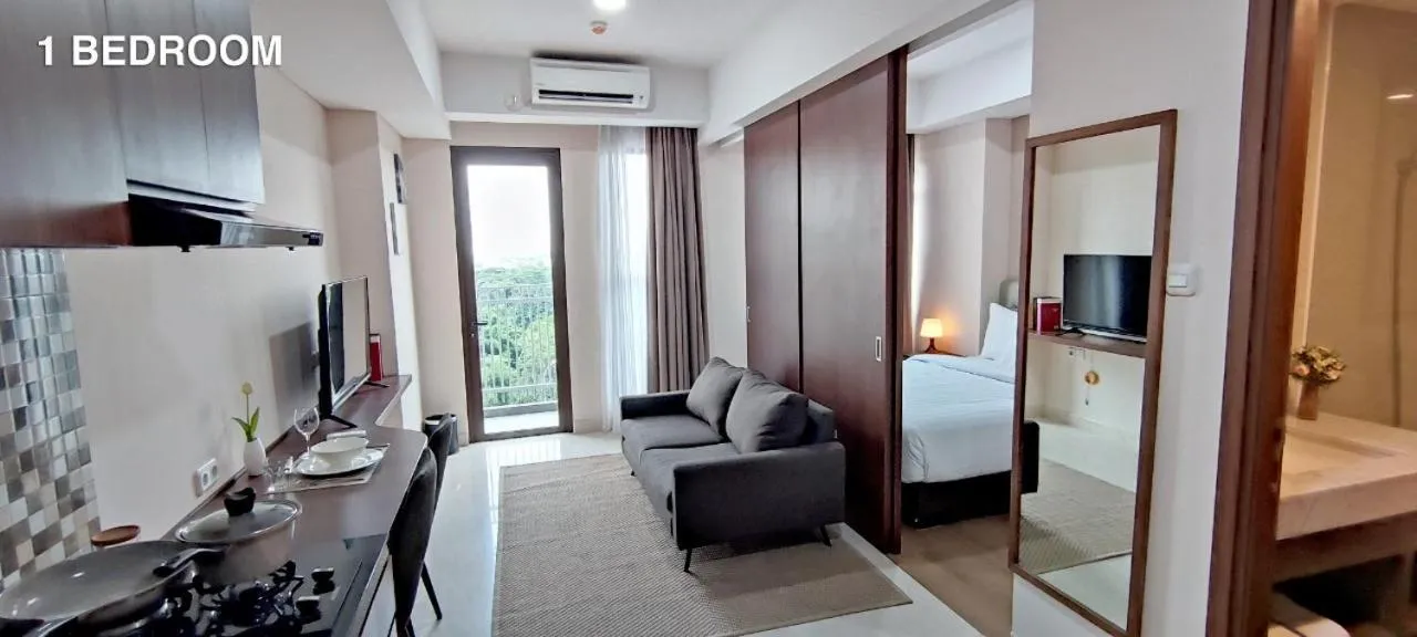 Seating area, Bed in Kawana Golf Residence